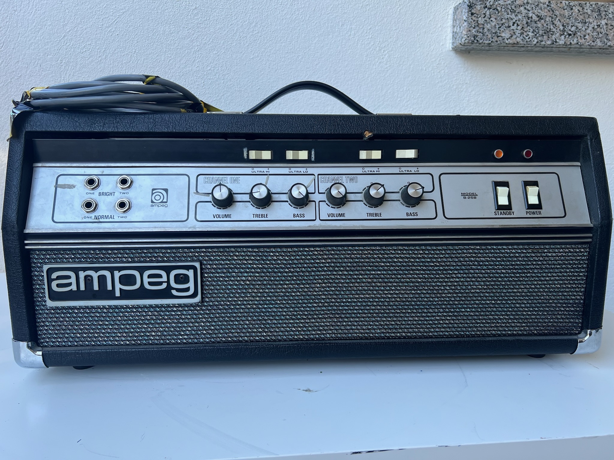 Ampeg B-25B – Tête ampli basse vintage à lampes + baffle Ampeg