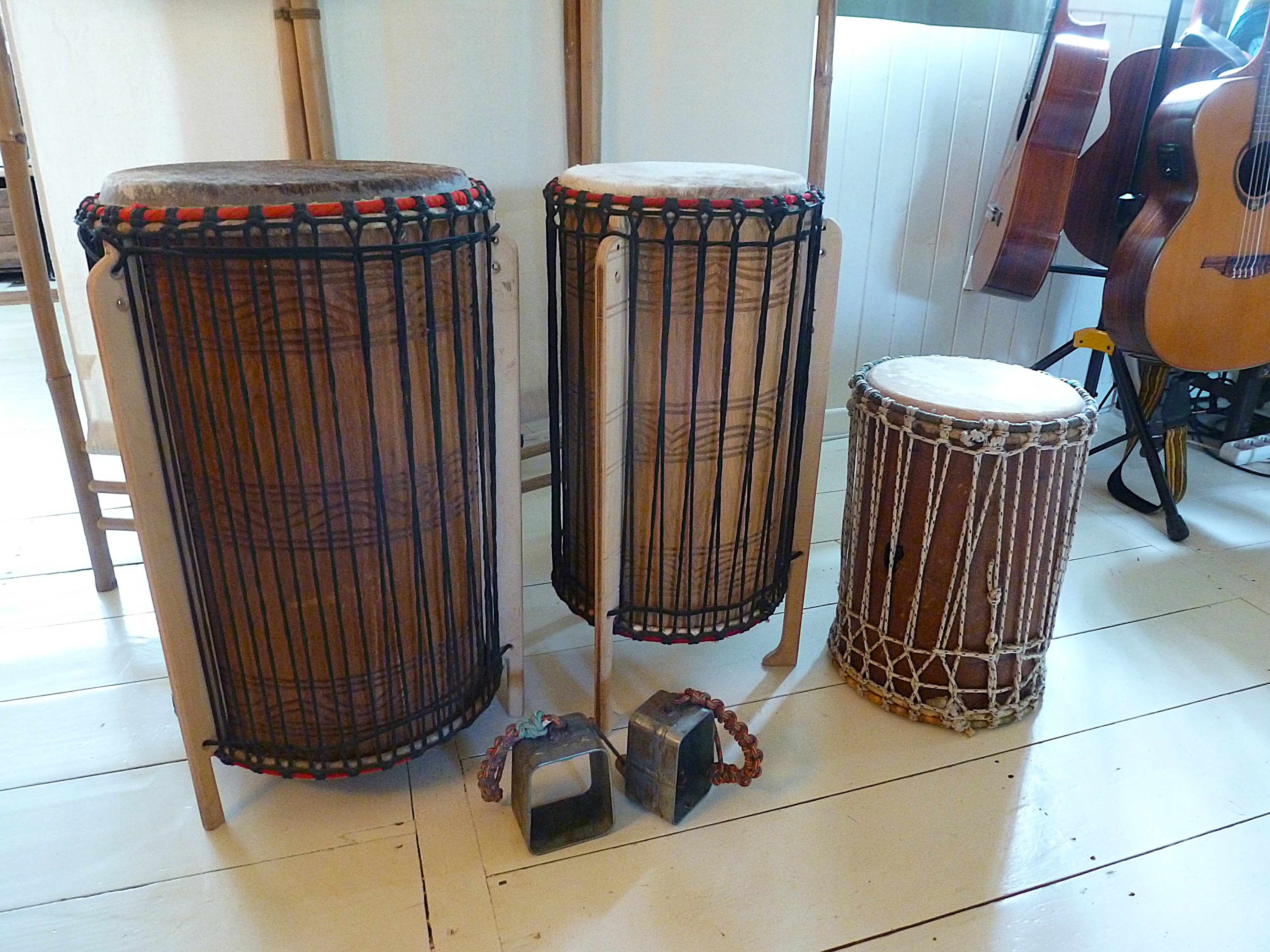 Set de DUM DUM (kenkeni+sangban+doundounba) + baguettes + cloches