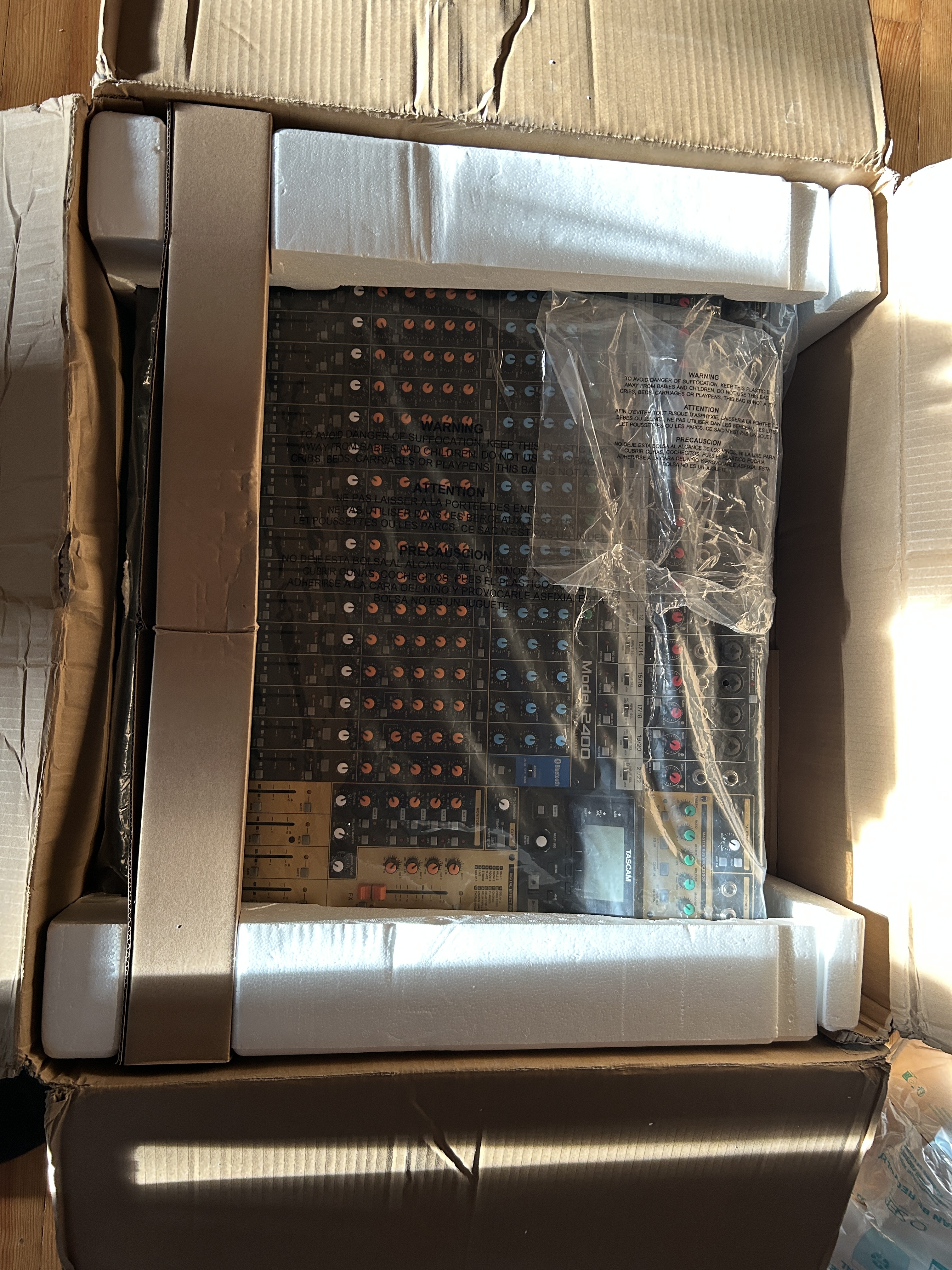 Tascam Model 2400 (39077)