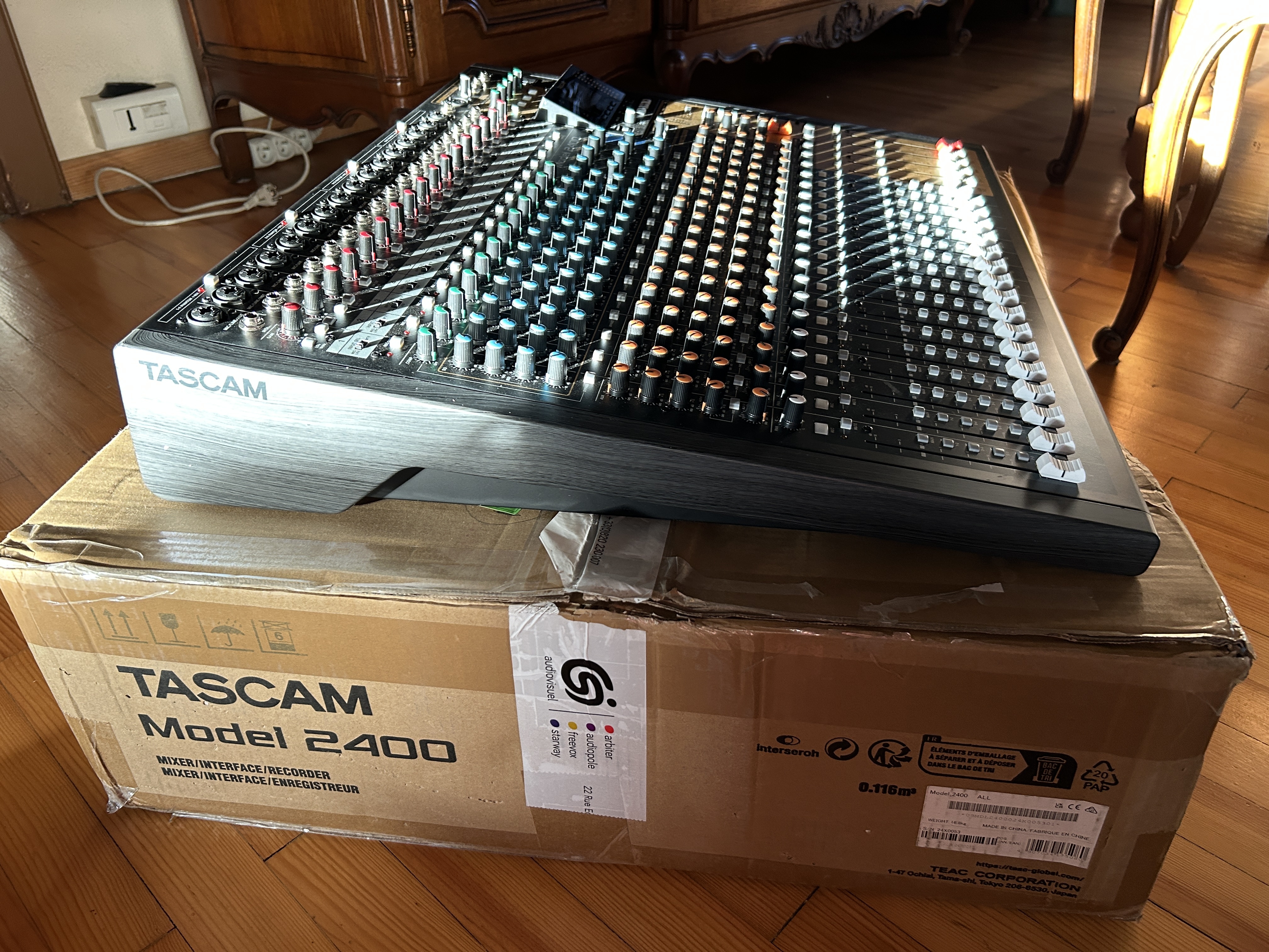 Tascam Model 2400 (52740)