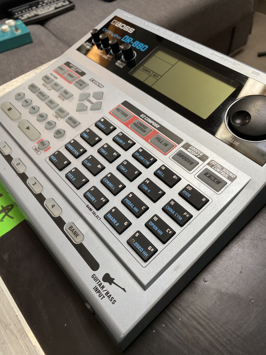 DR 800 avec nombreuses possibilités pour une boîte à rythme