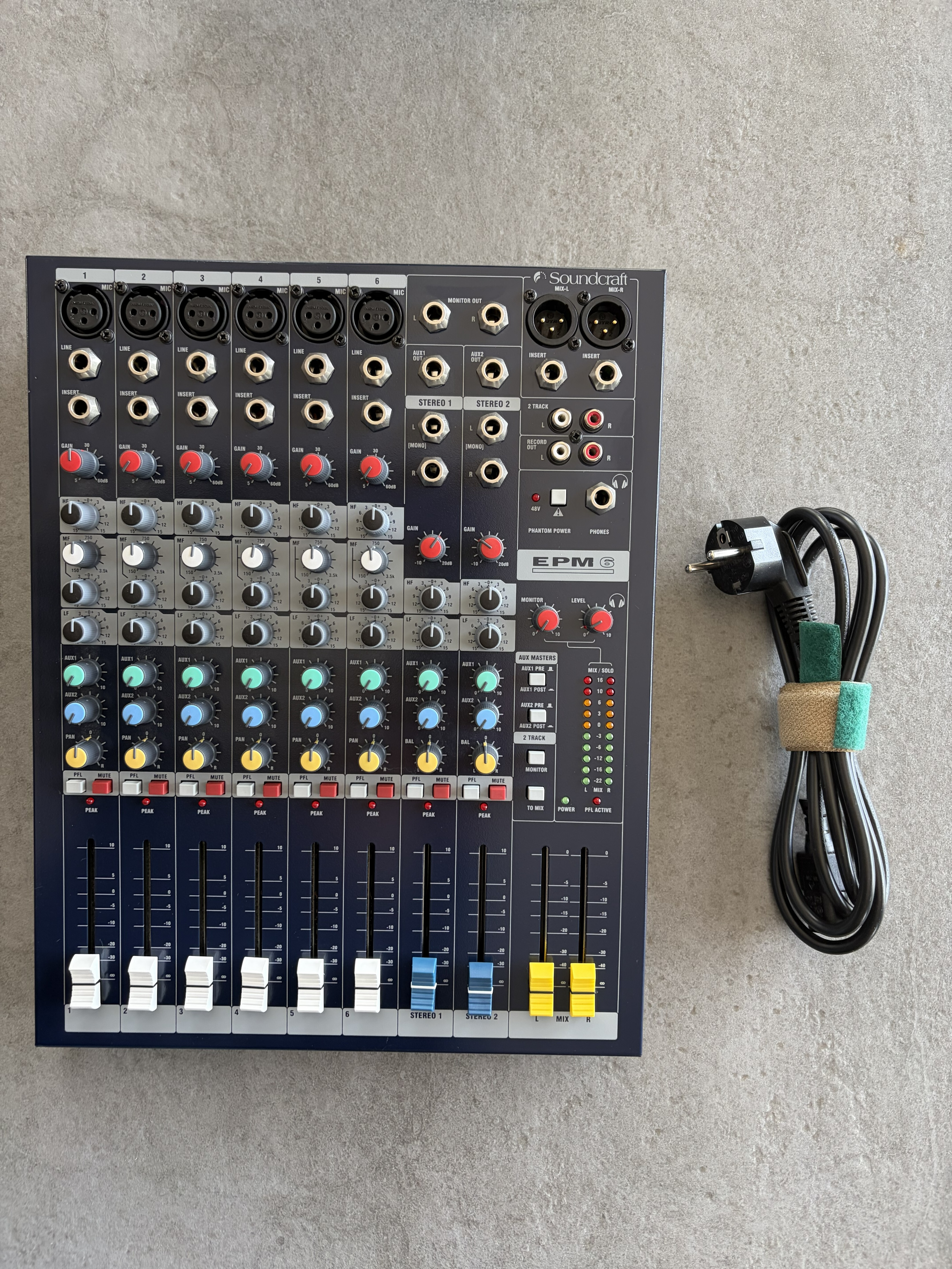 Vends Soundcraft EPM 6