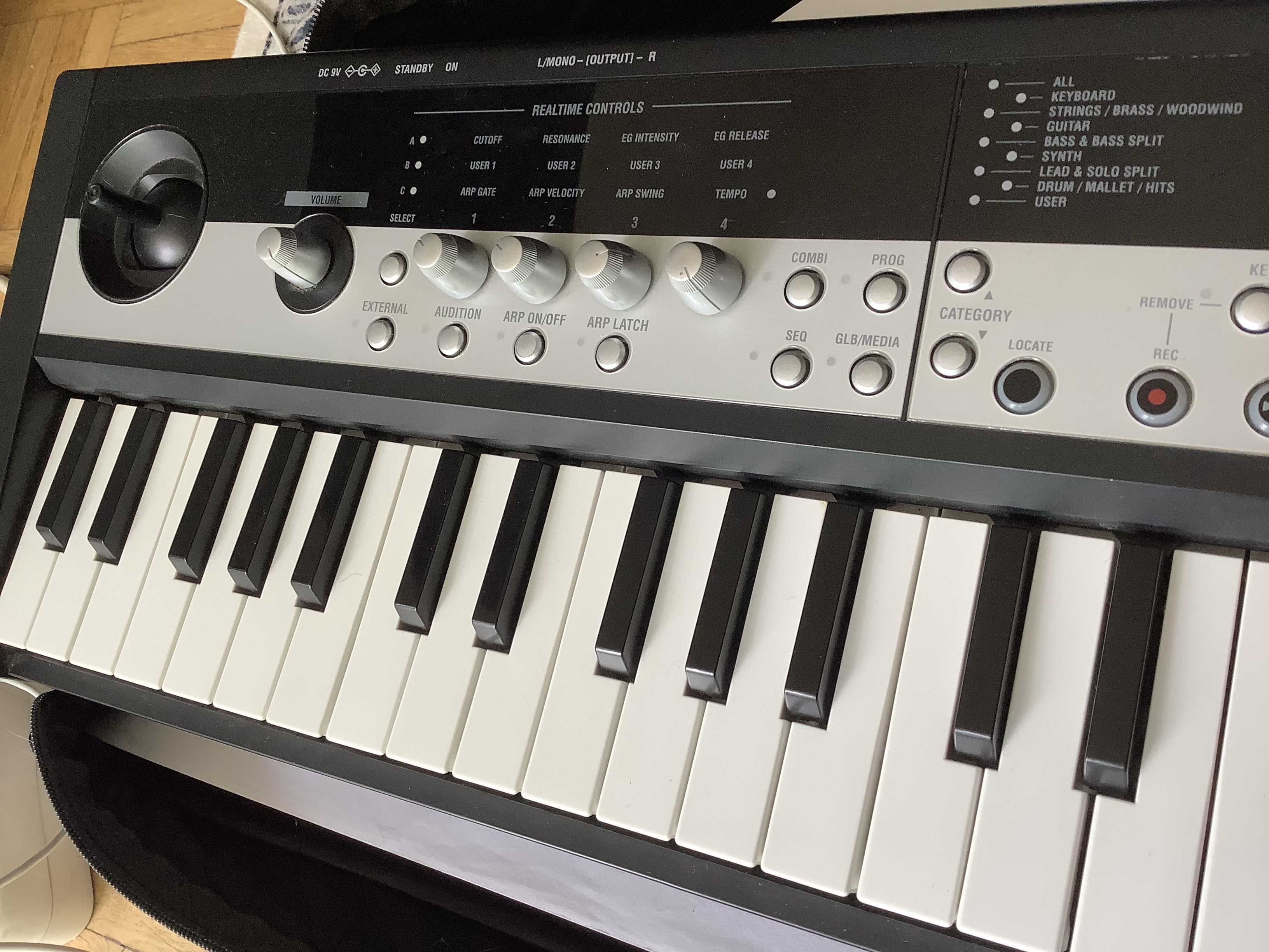 Vends Korg Microstation, en bon état, avec housse de transport