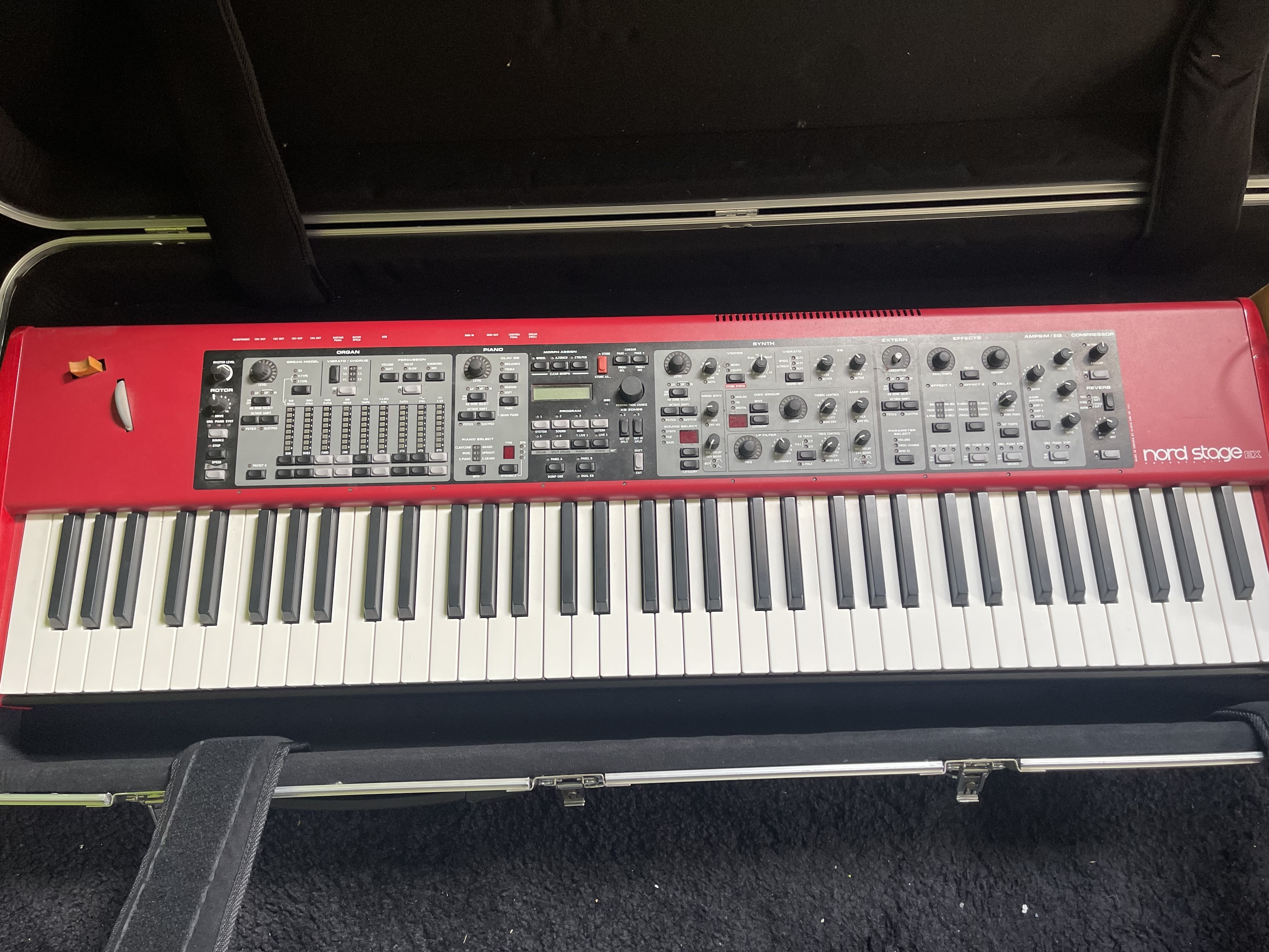 Vends Nord Stage EX 76 avec Fligth case Gator 