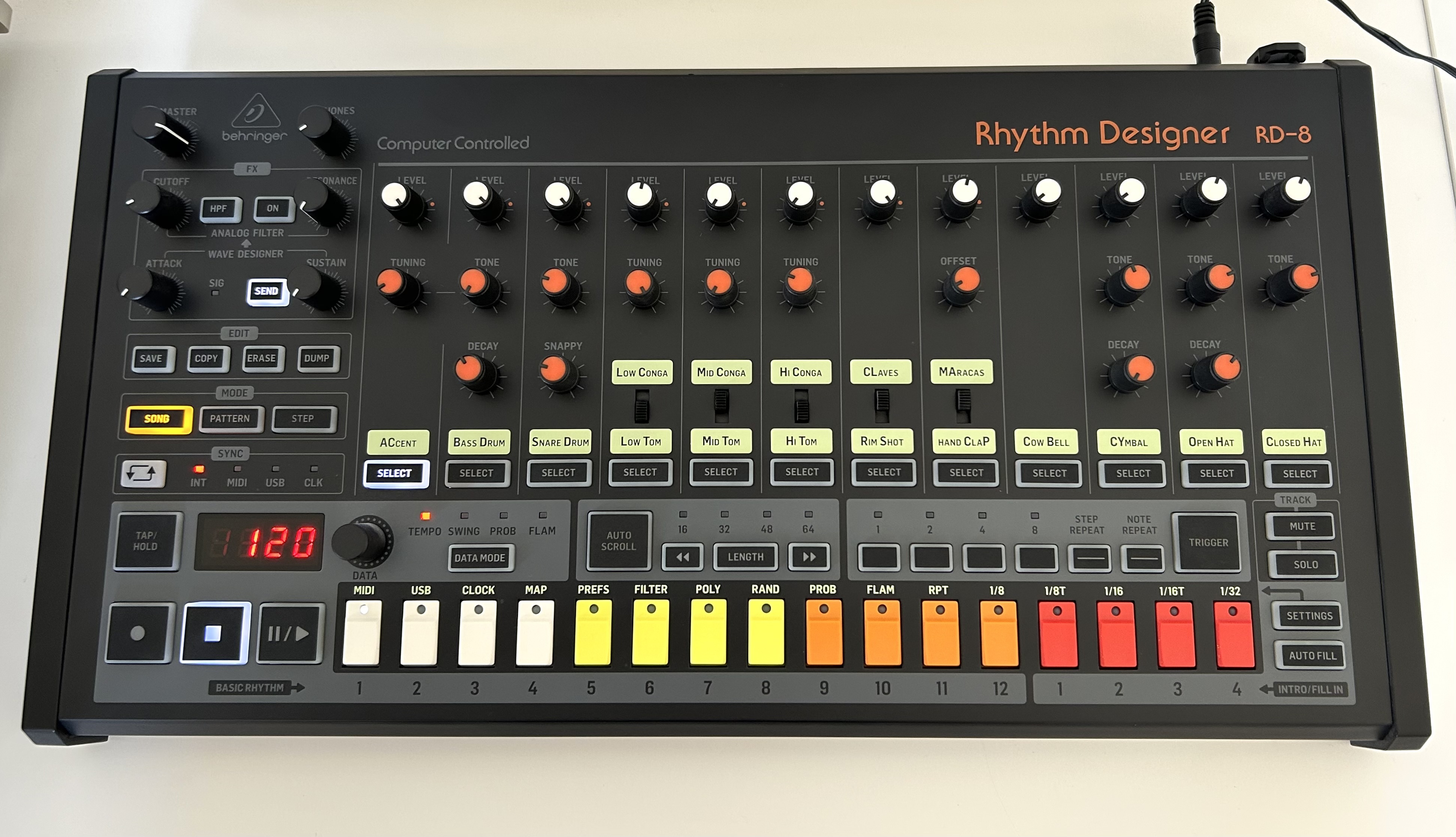 Vends Behringer RD-8 en parfait état 