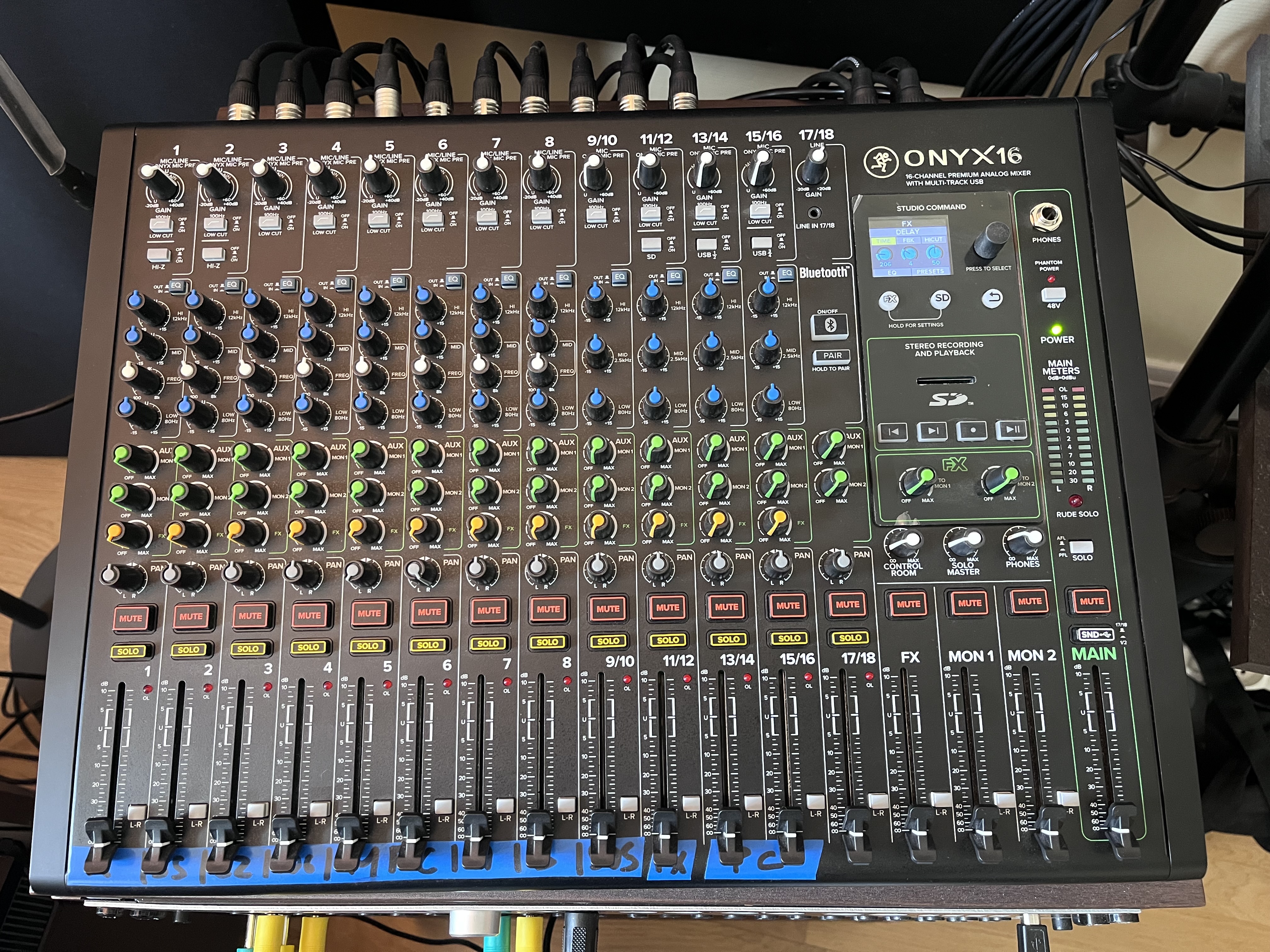 Onyx16 16-Channel Analog Mixer with Multitrack USB