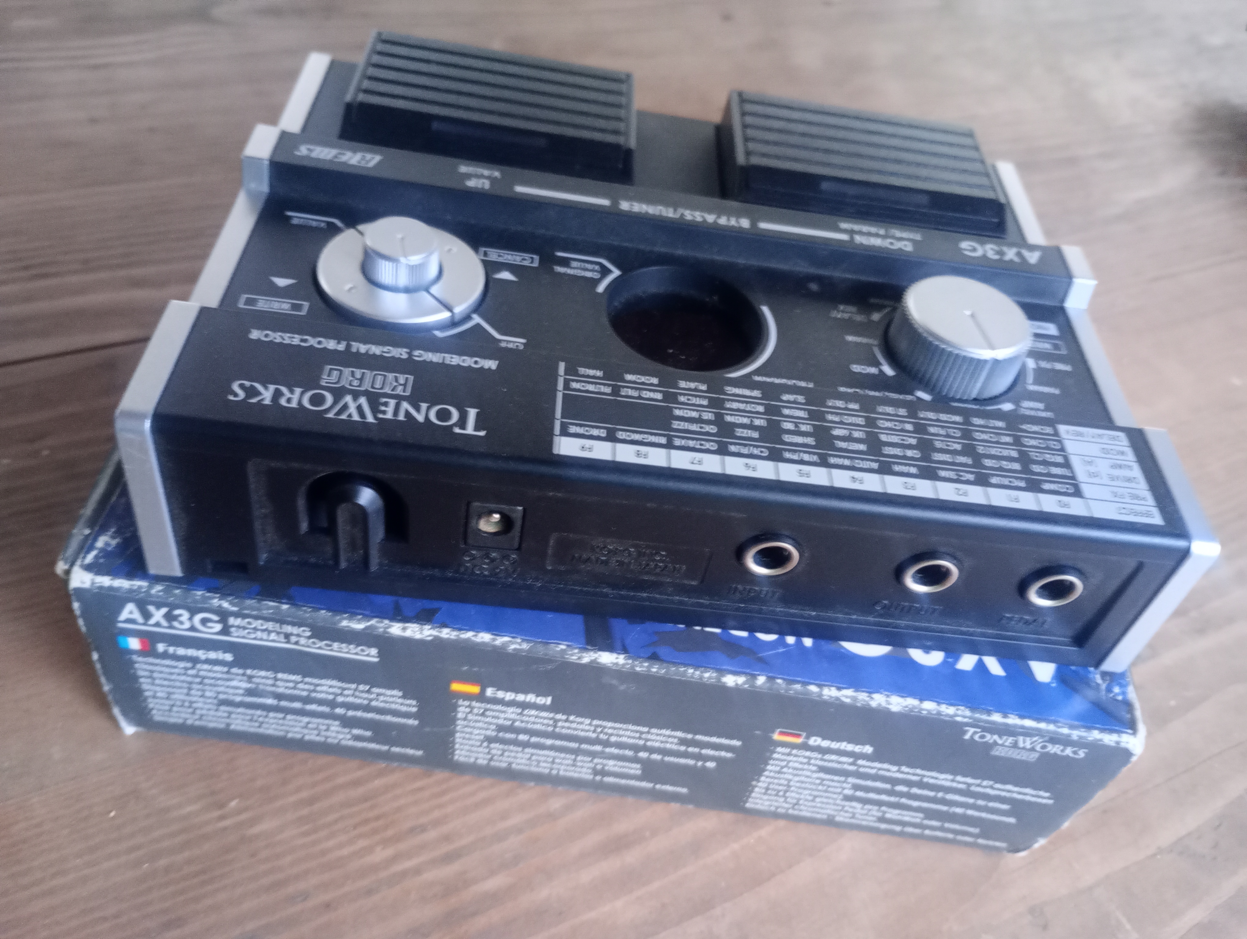 Multi effets guitare, dans sa boite