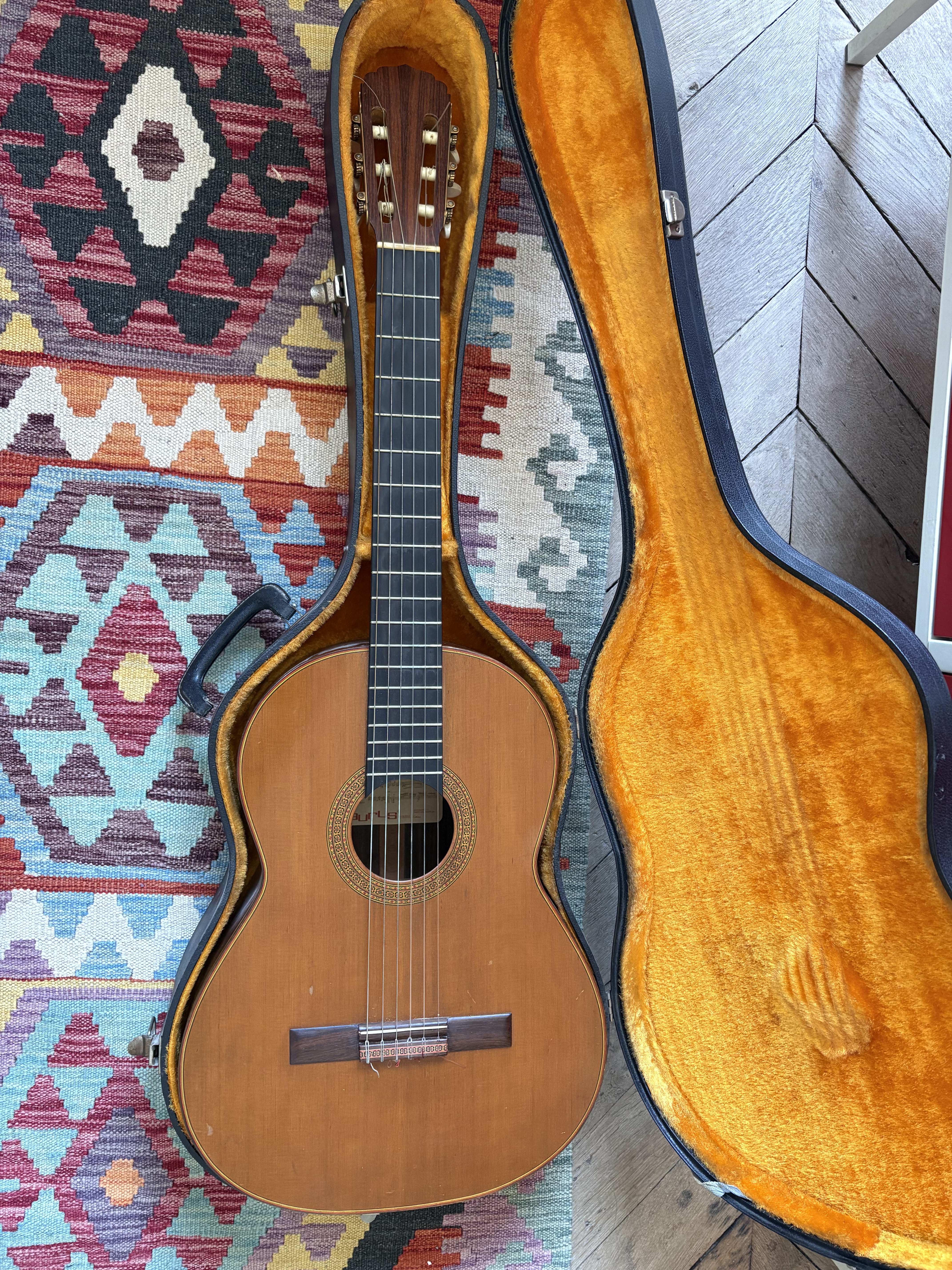 Guitare classique Taurus 56 de 1967