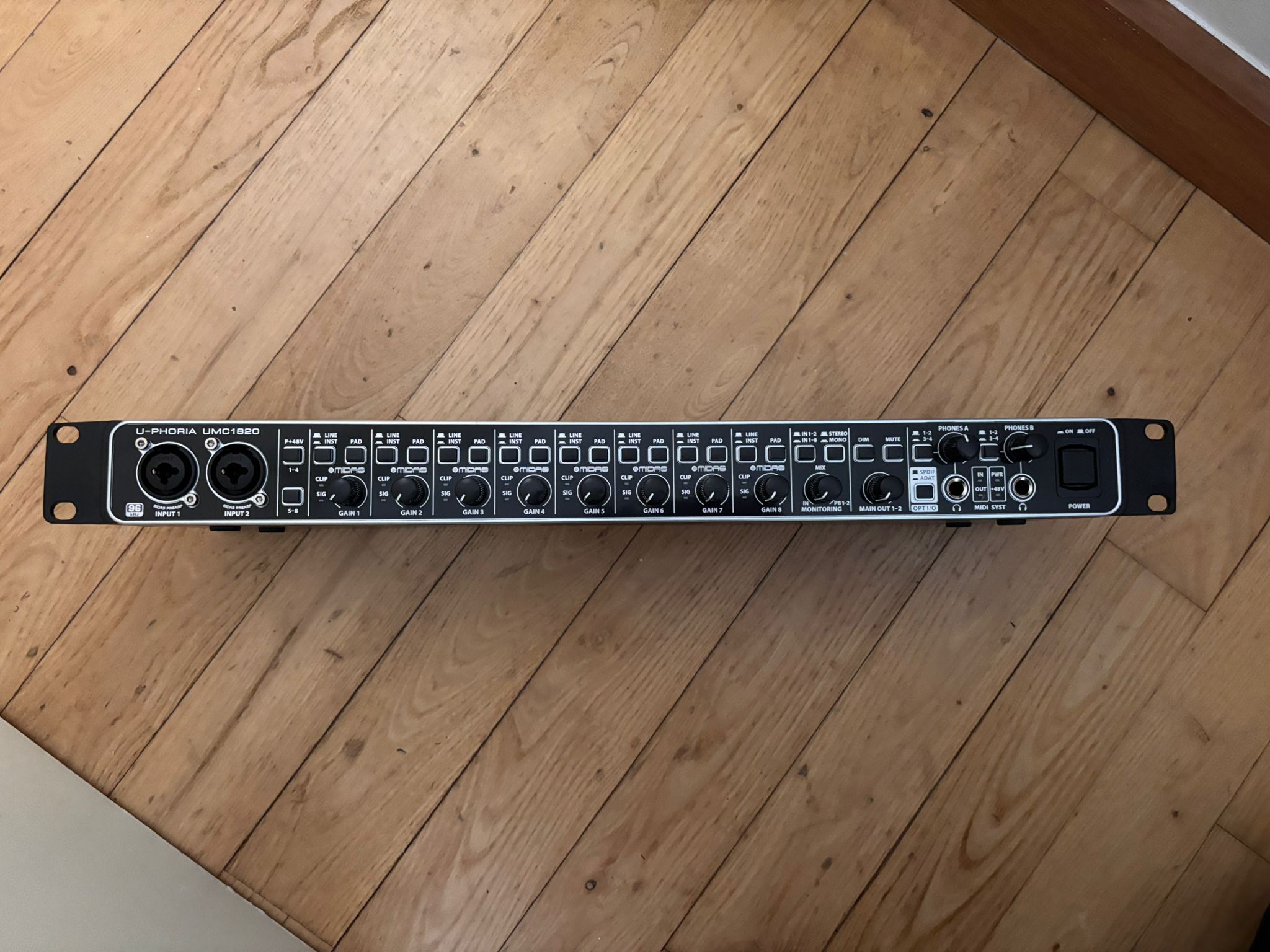 Behringer U-Phoria UMC1820 (82776)
