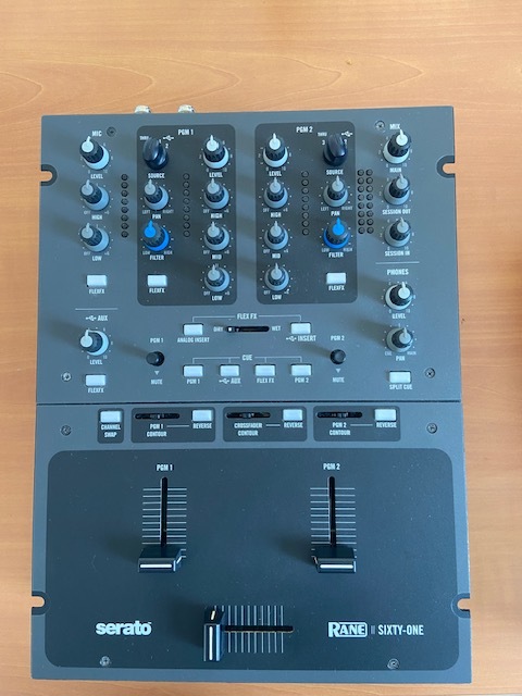 Vends Rane Sixty one....... parfait état de fonctionnement