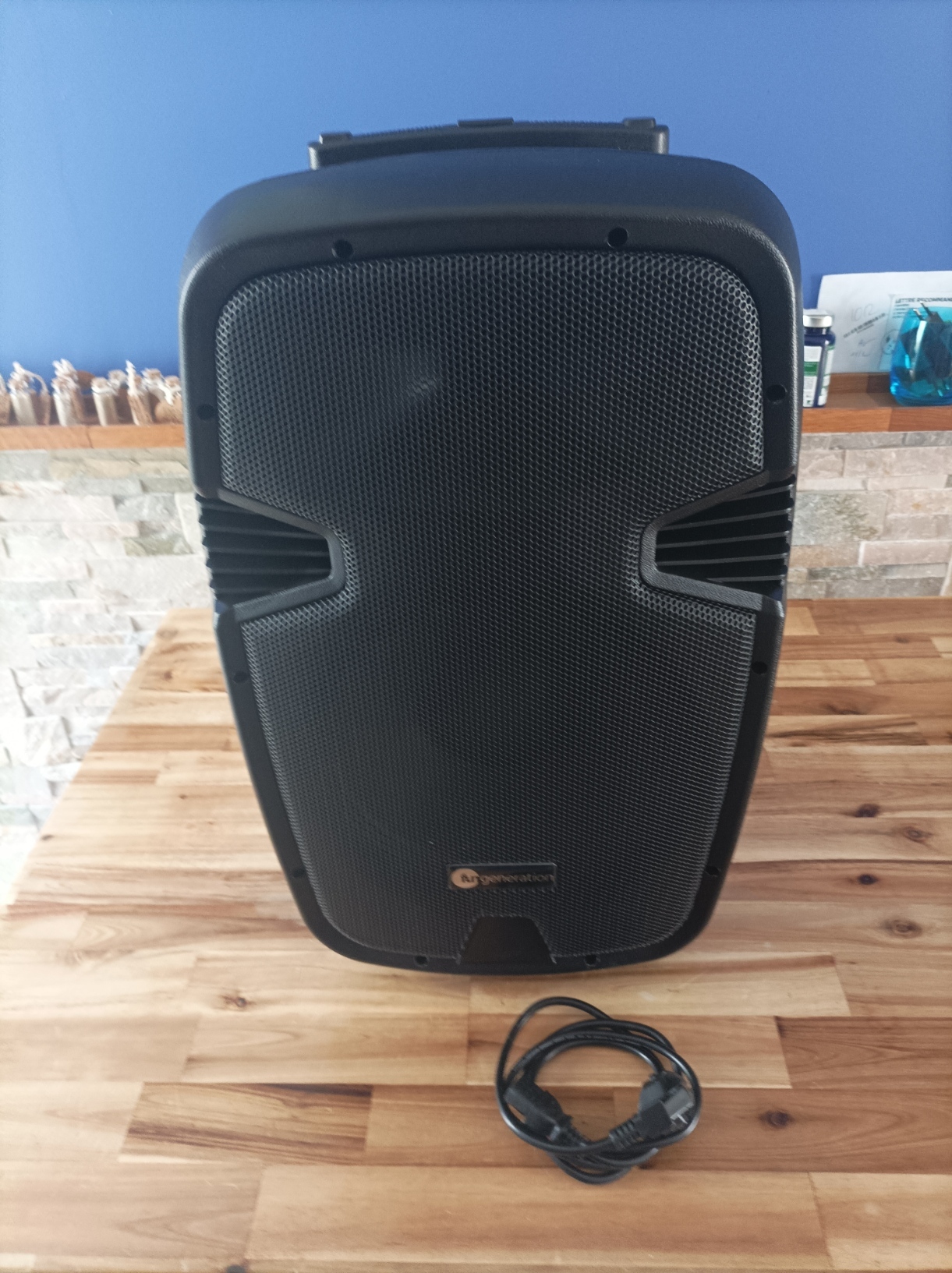 Vends enceinte amplifiée FUN GENERATION BP 112 A