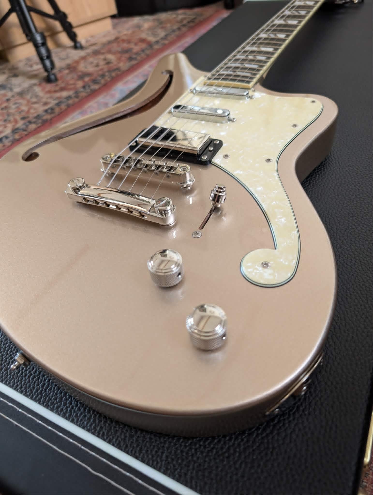 Dangelico Deluxe Bedford SH 3