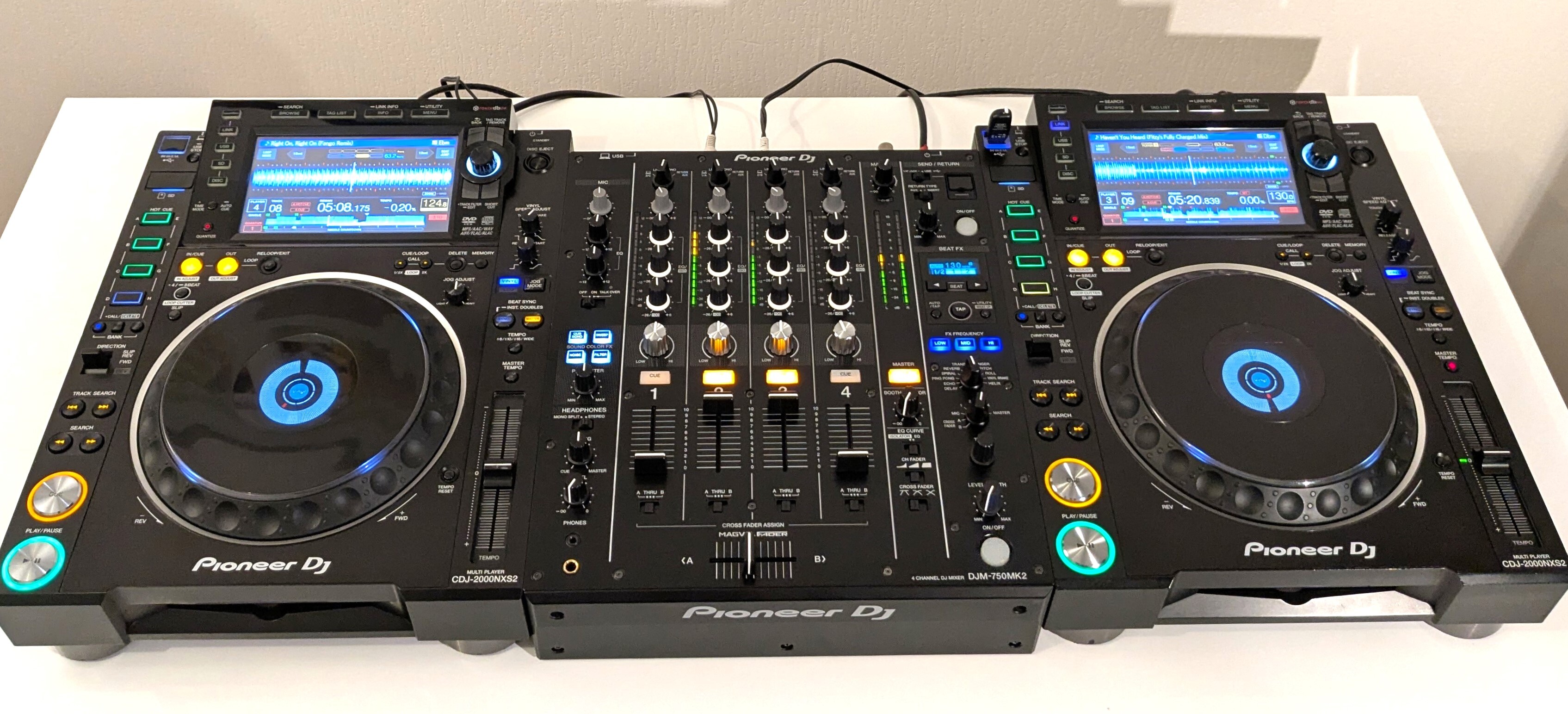 Régie Pionner DJM750MK2 +  2 x CDJ-2000NXS2