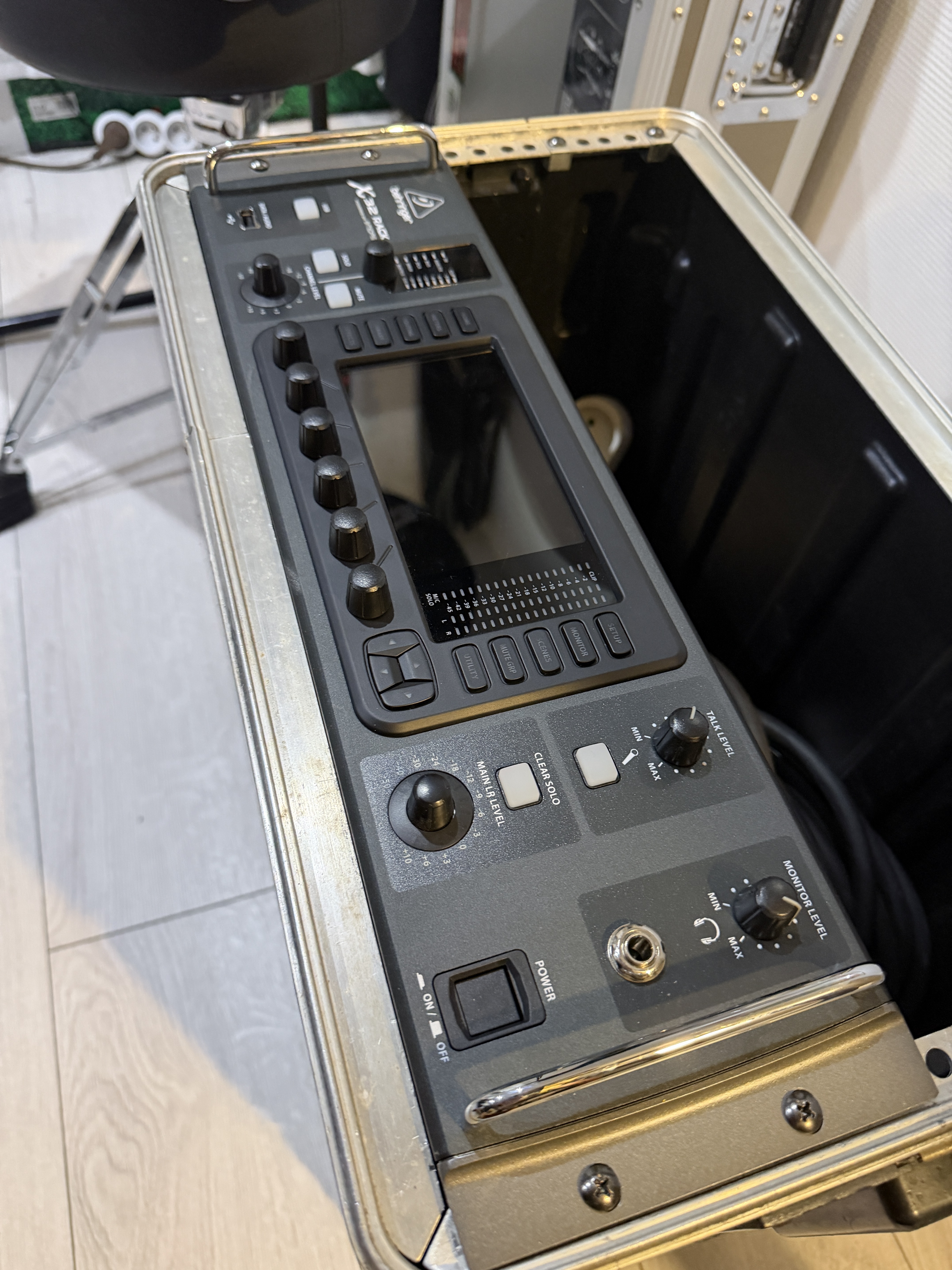 Behringer X32R - comme neuve. Rack 6U dispo