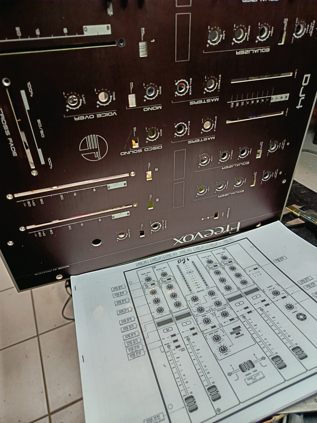 DJ 4