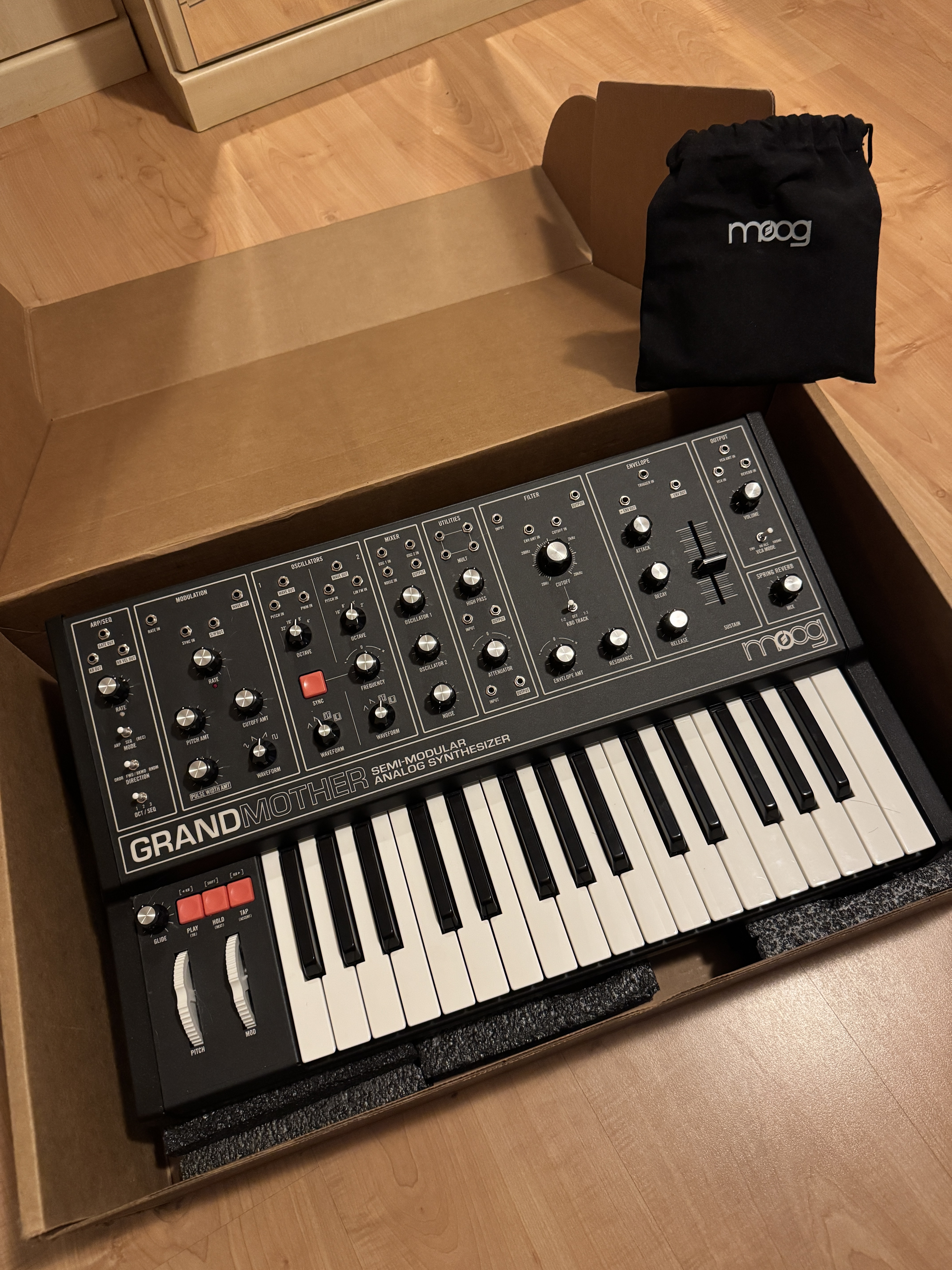 Moog Grandmother - Etat neuf - Complet avec carton d'origine