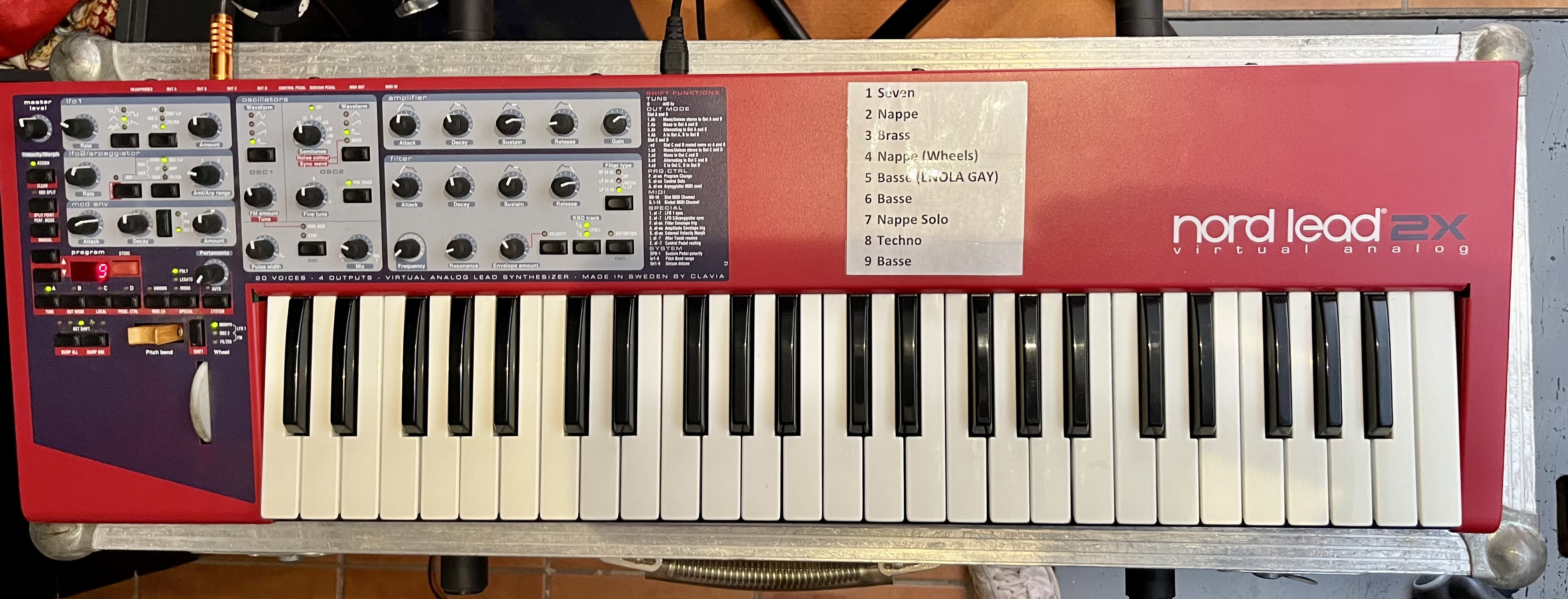 Vends synthétiseur Nord Lead 2X et son flight case