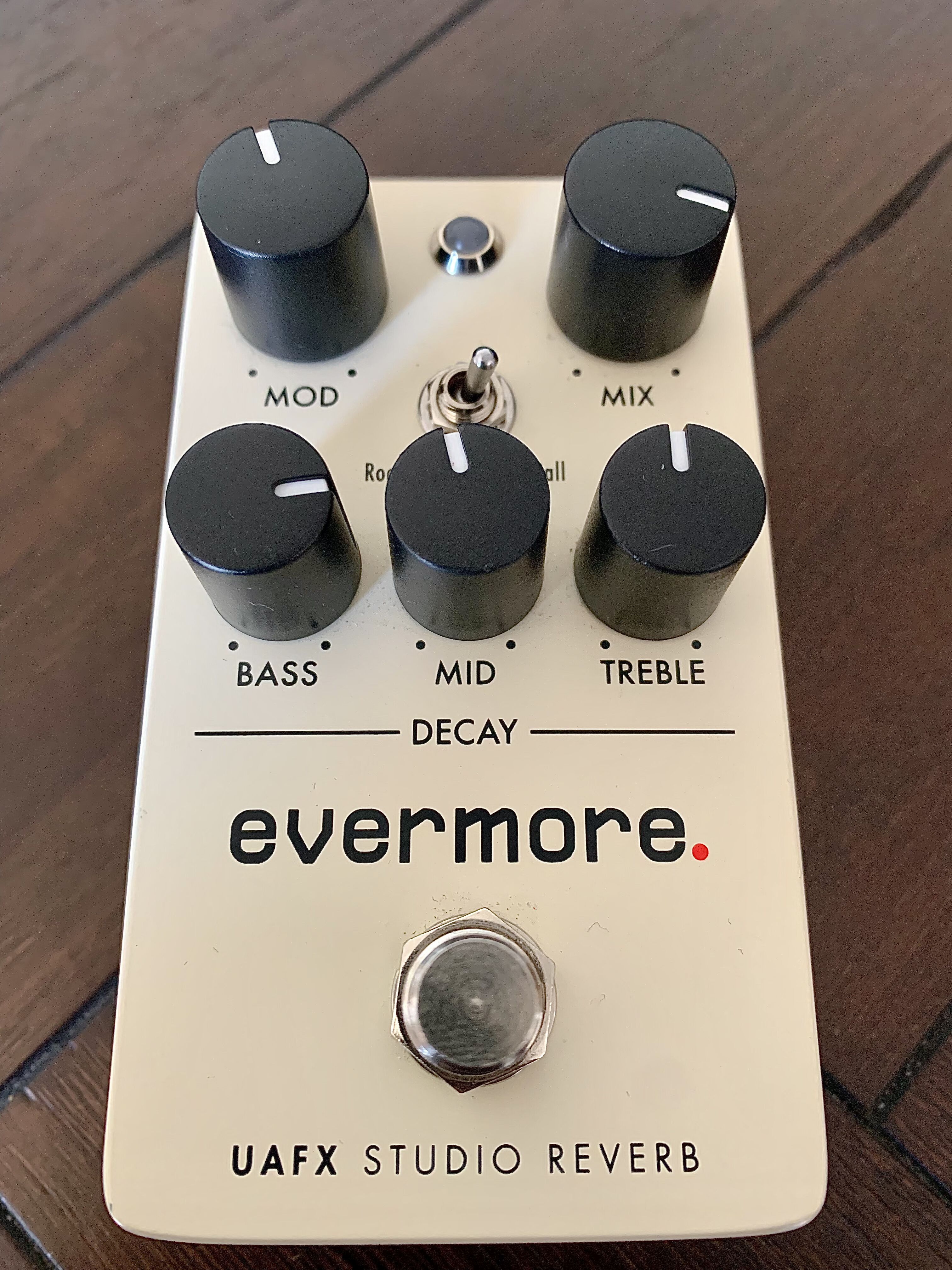 Universal Audio UAFX Evermore Studio Reverb pédale guitare
