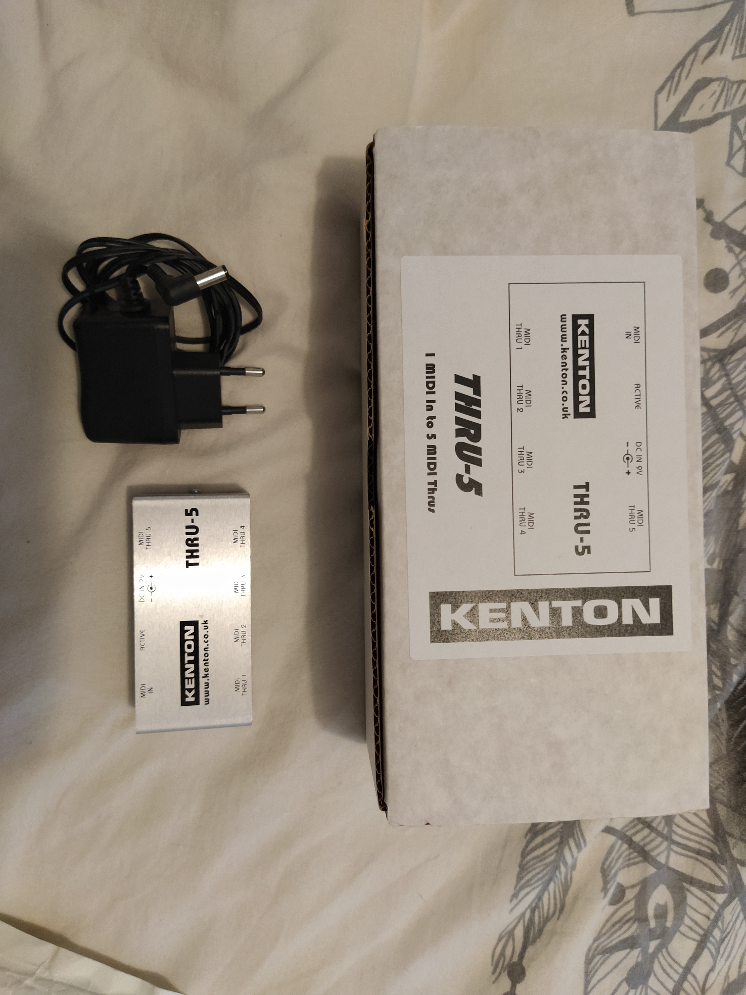 Vends Kenton Midi Thru-5 avec alim