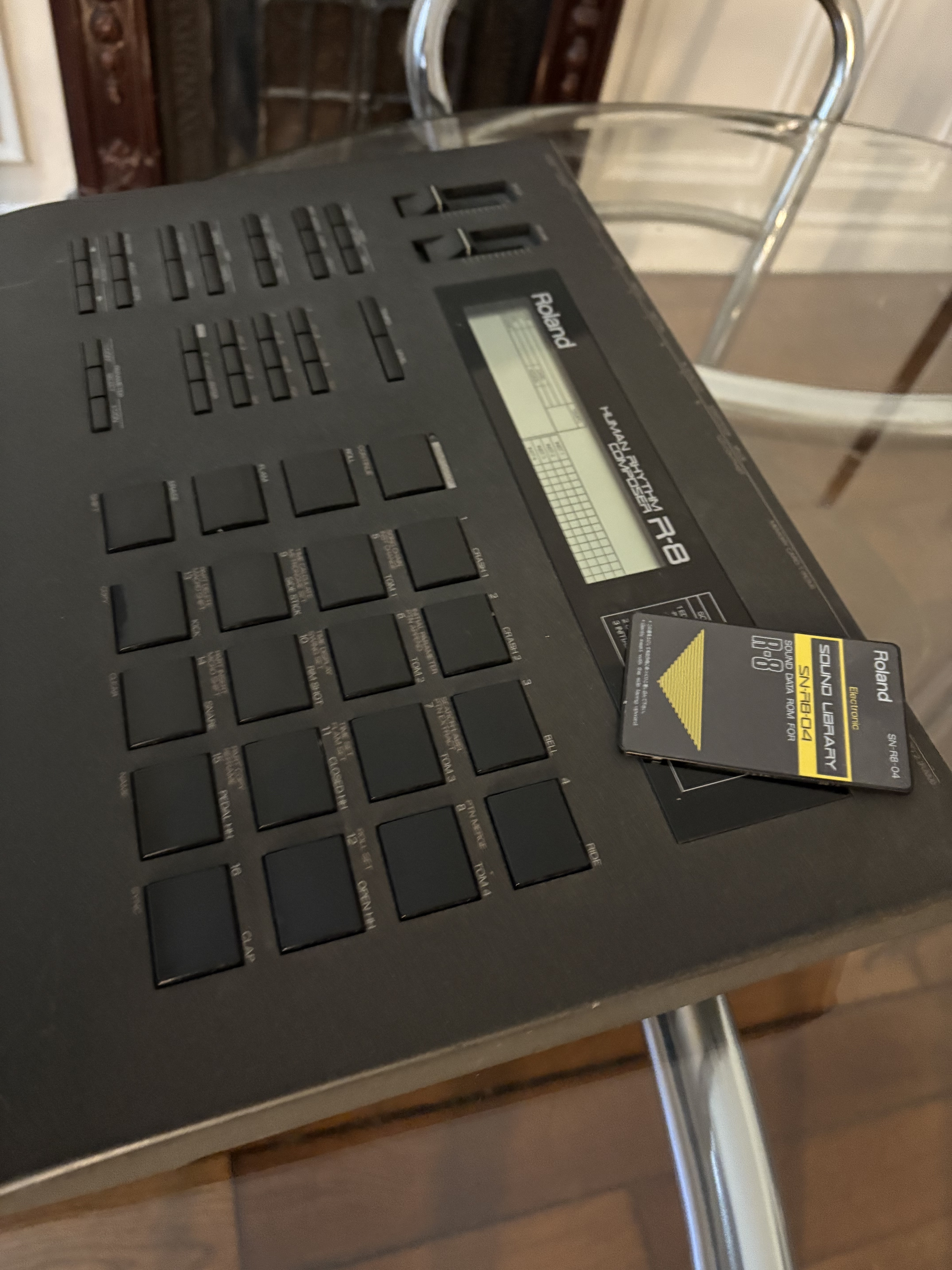 Roland R-8 (77657)