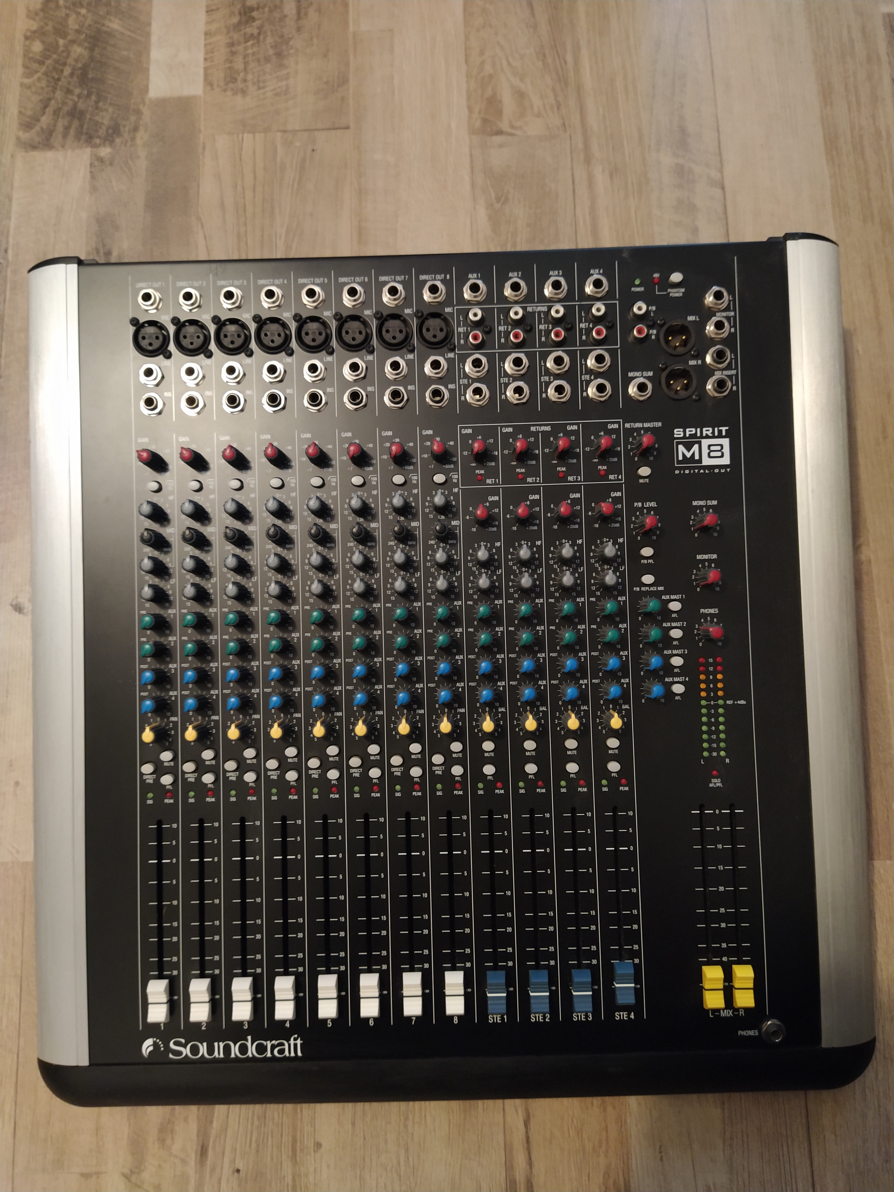Vends table analogique Soundcraft M8