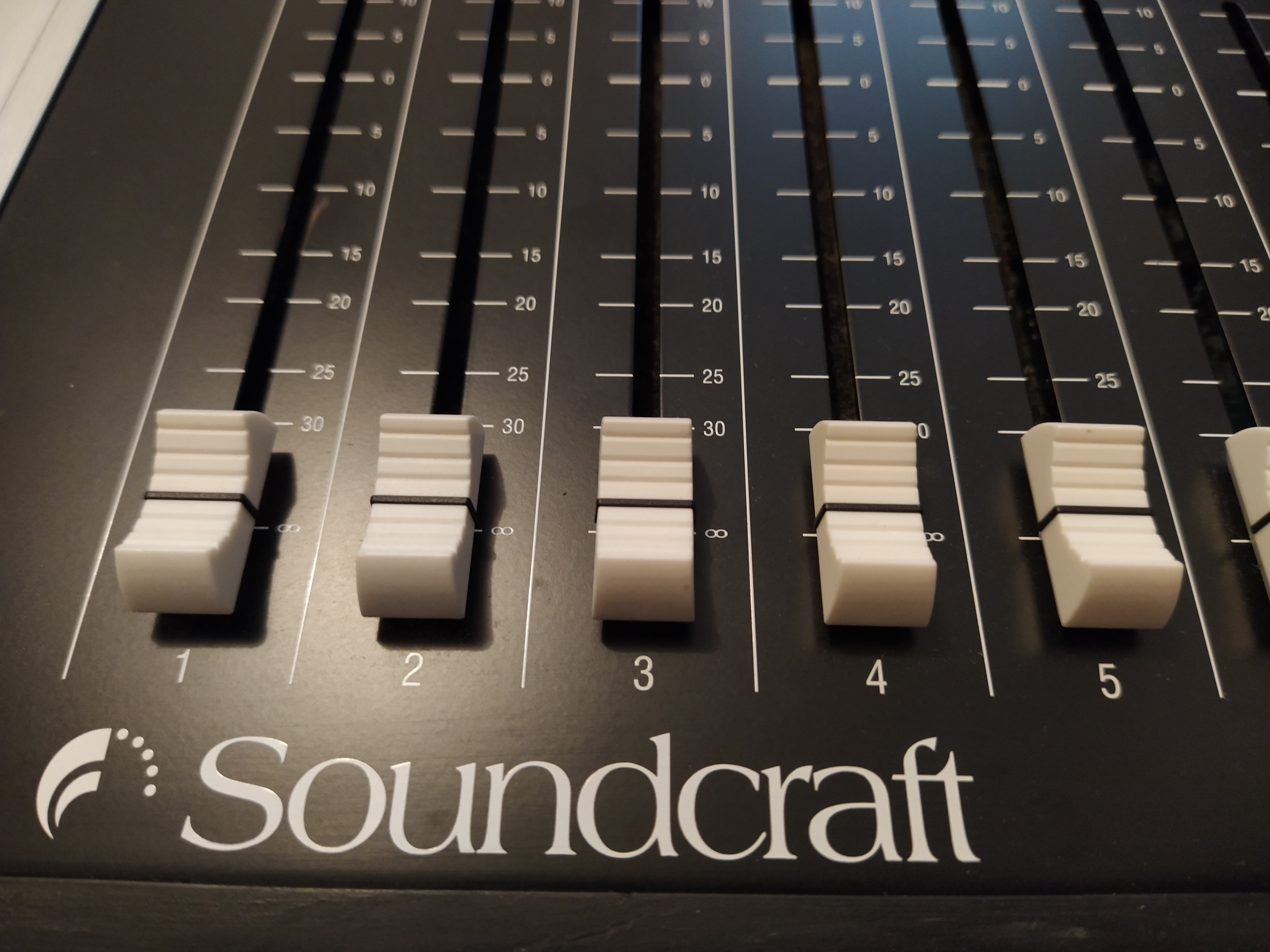 Soundcraft M8 (98731)