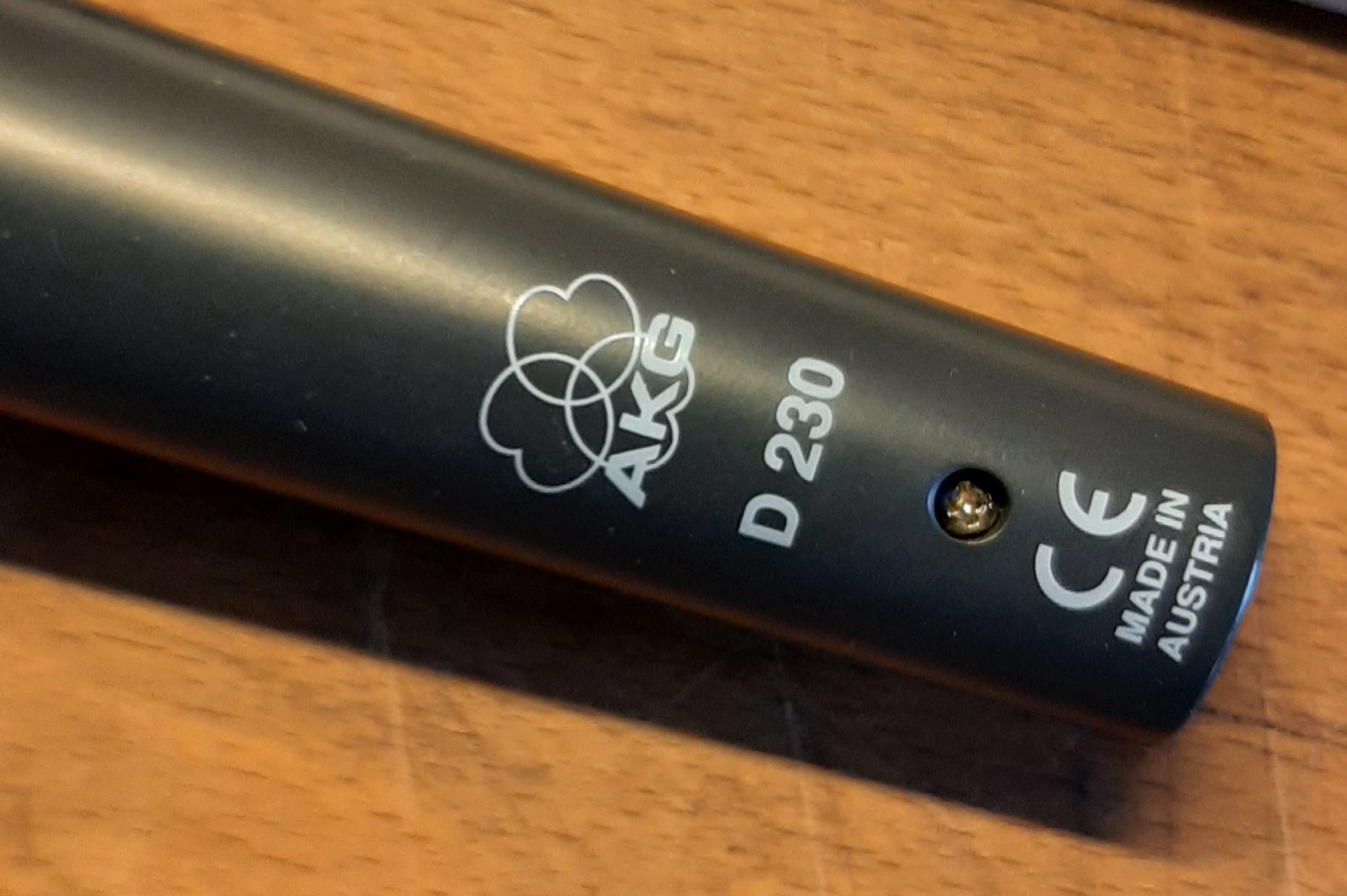 AKG D230-2