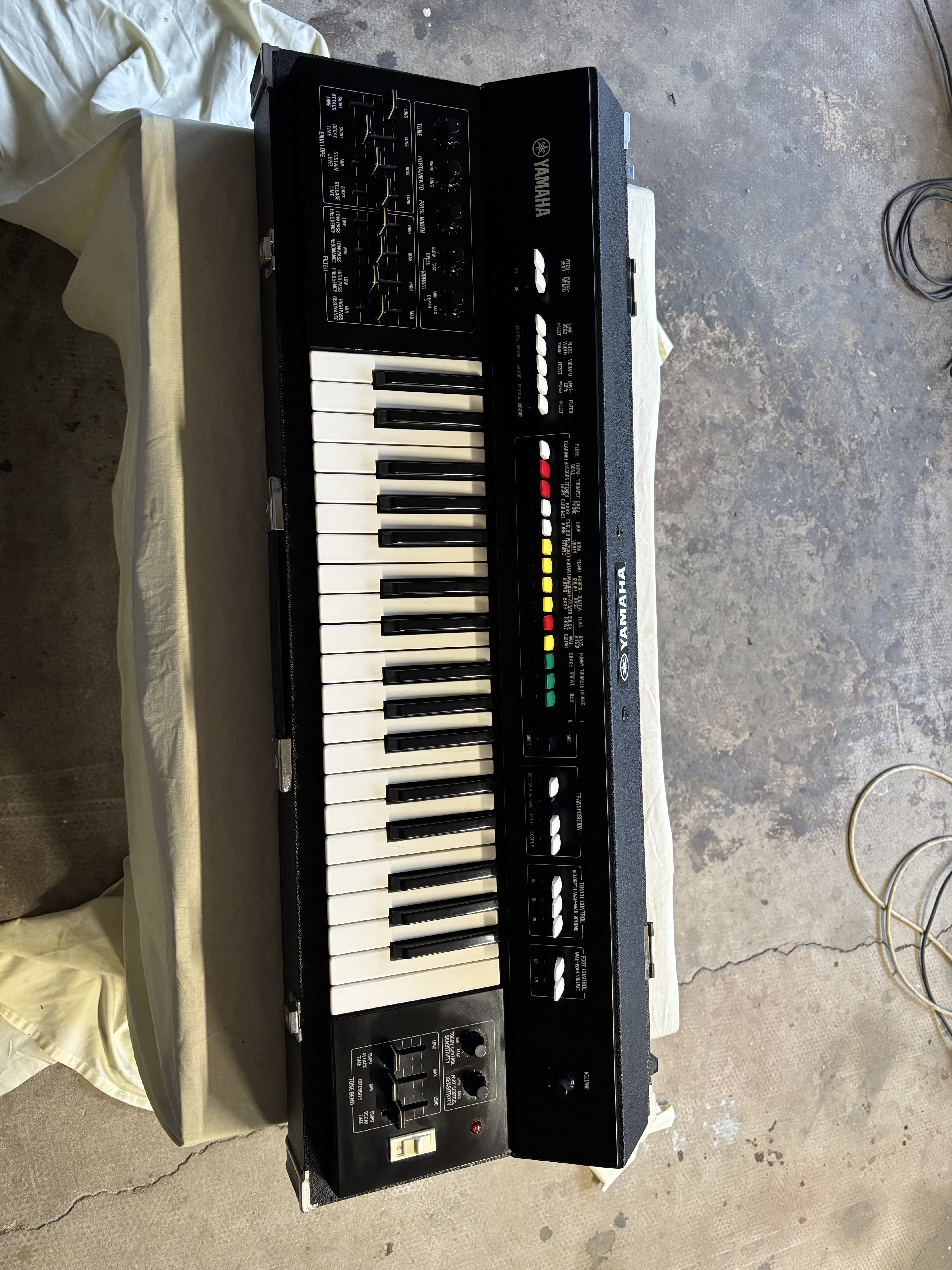 Vend Synthe yamaha sy2