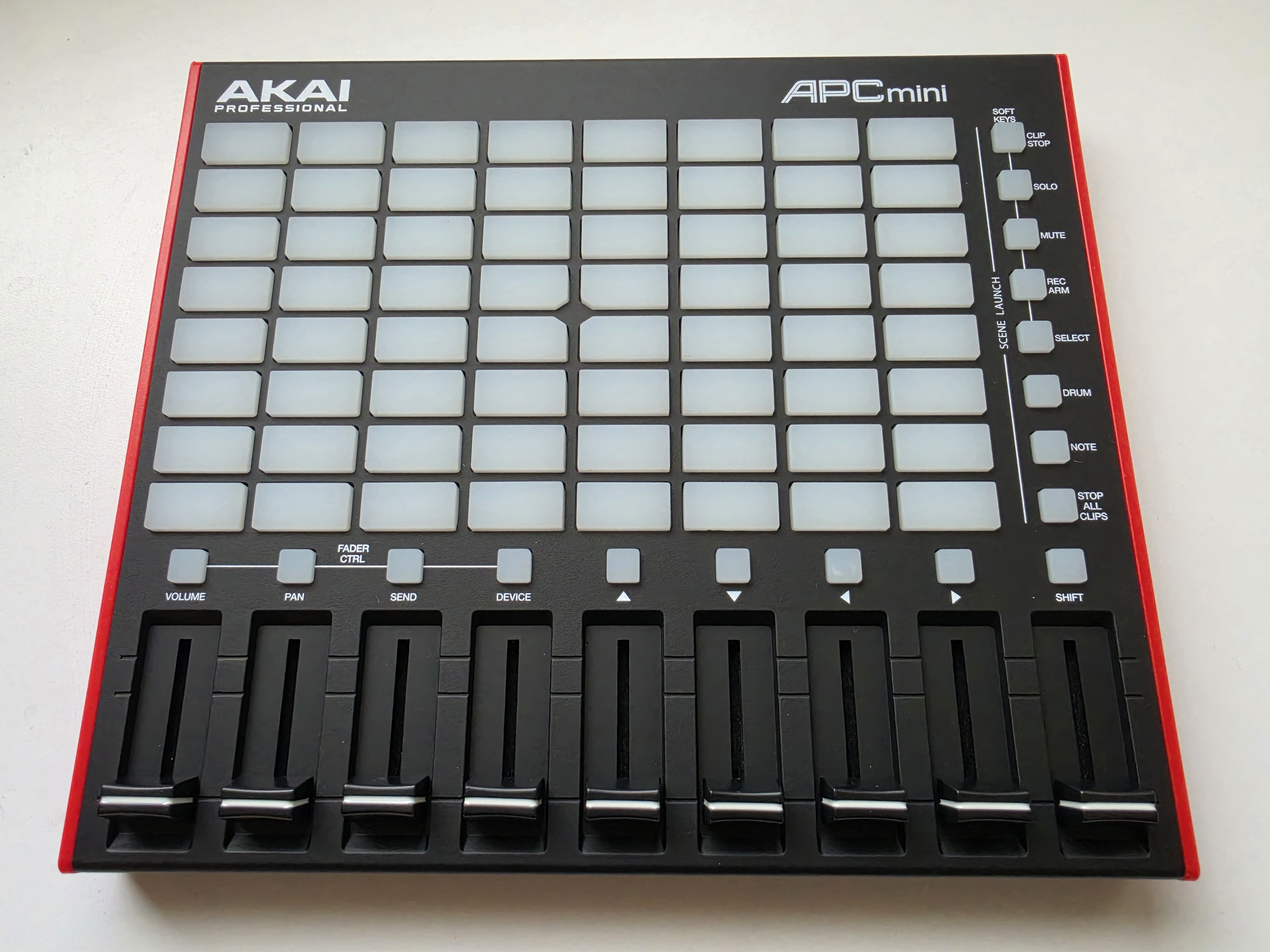Vends Akai APC Mini MKII comme neuf