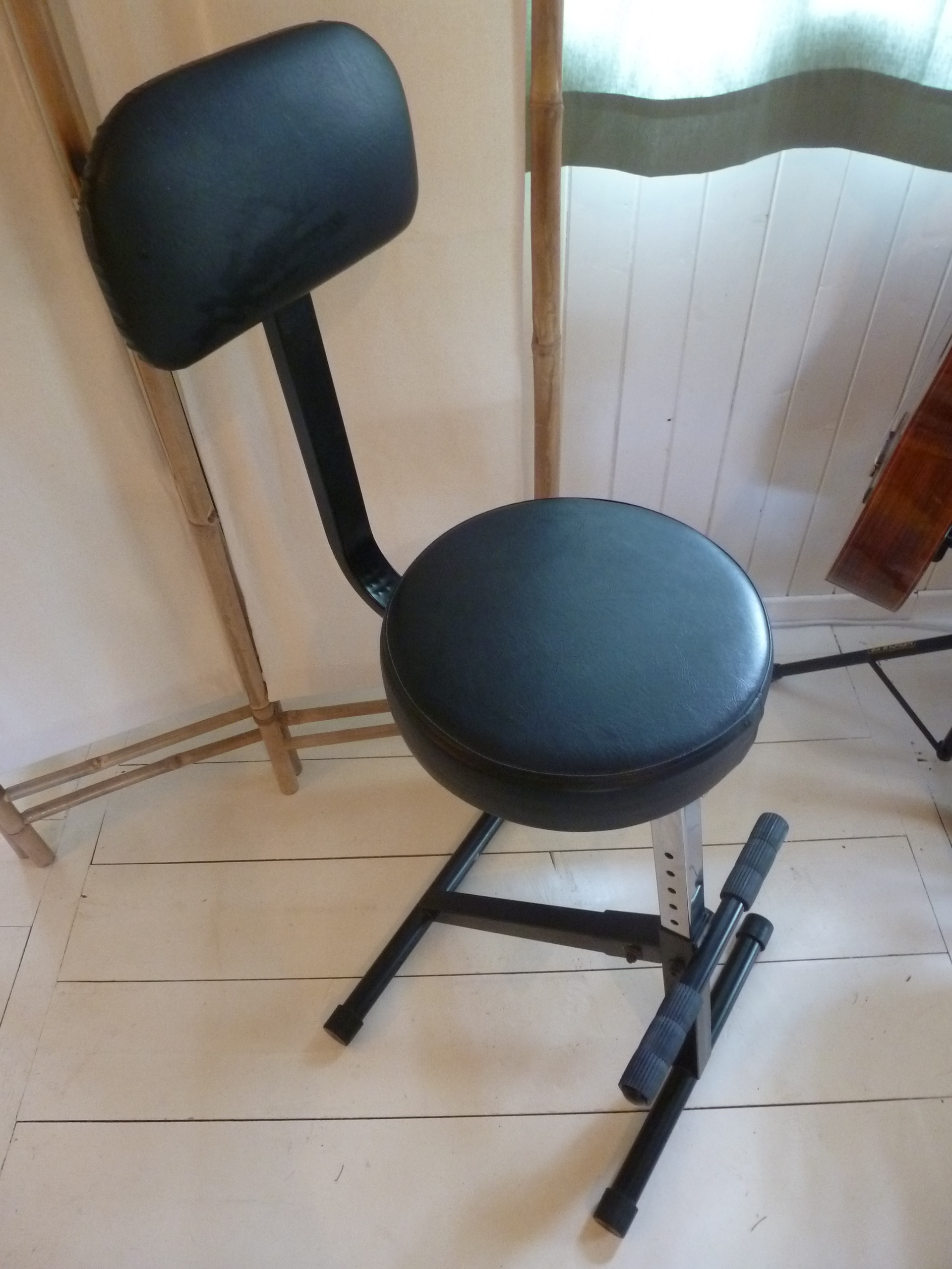 Siège haut musicien en très bon état (pliable, réglable, classe)