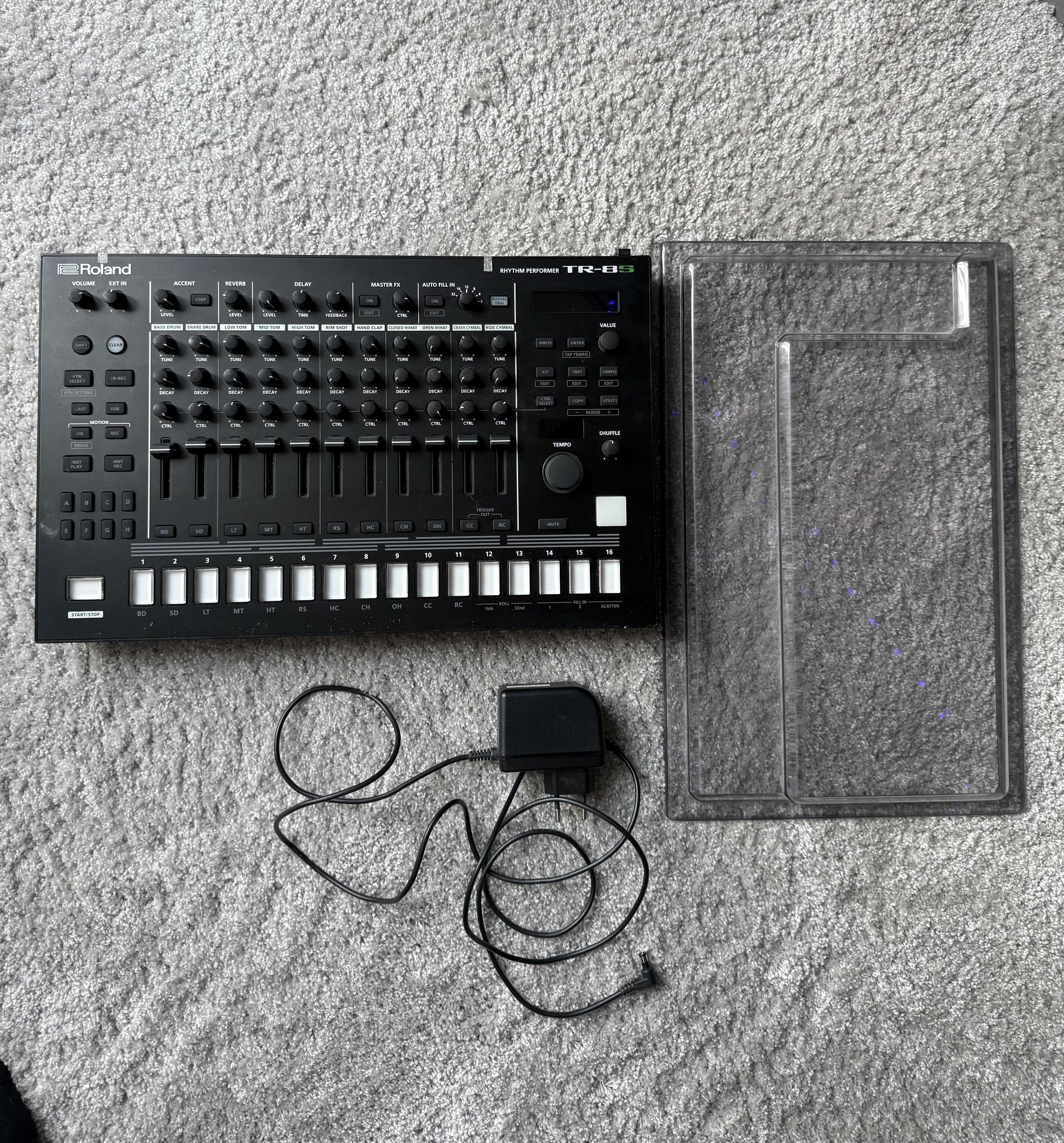 Roland TR-8S + Decksaver