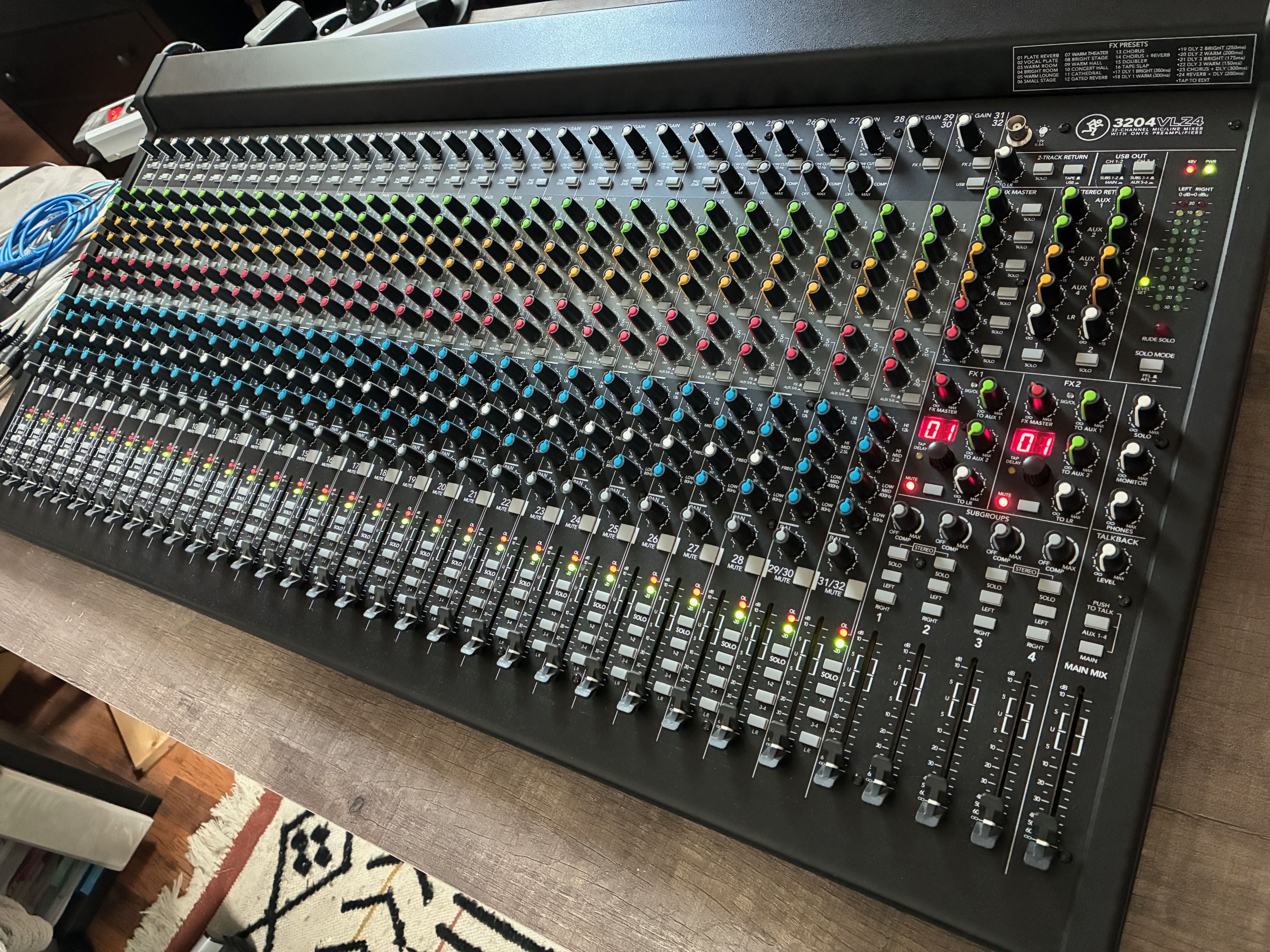 Mackie 3204VLZ4 (25825)