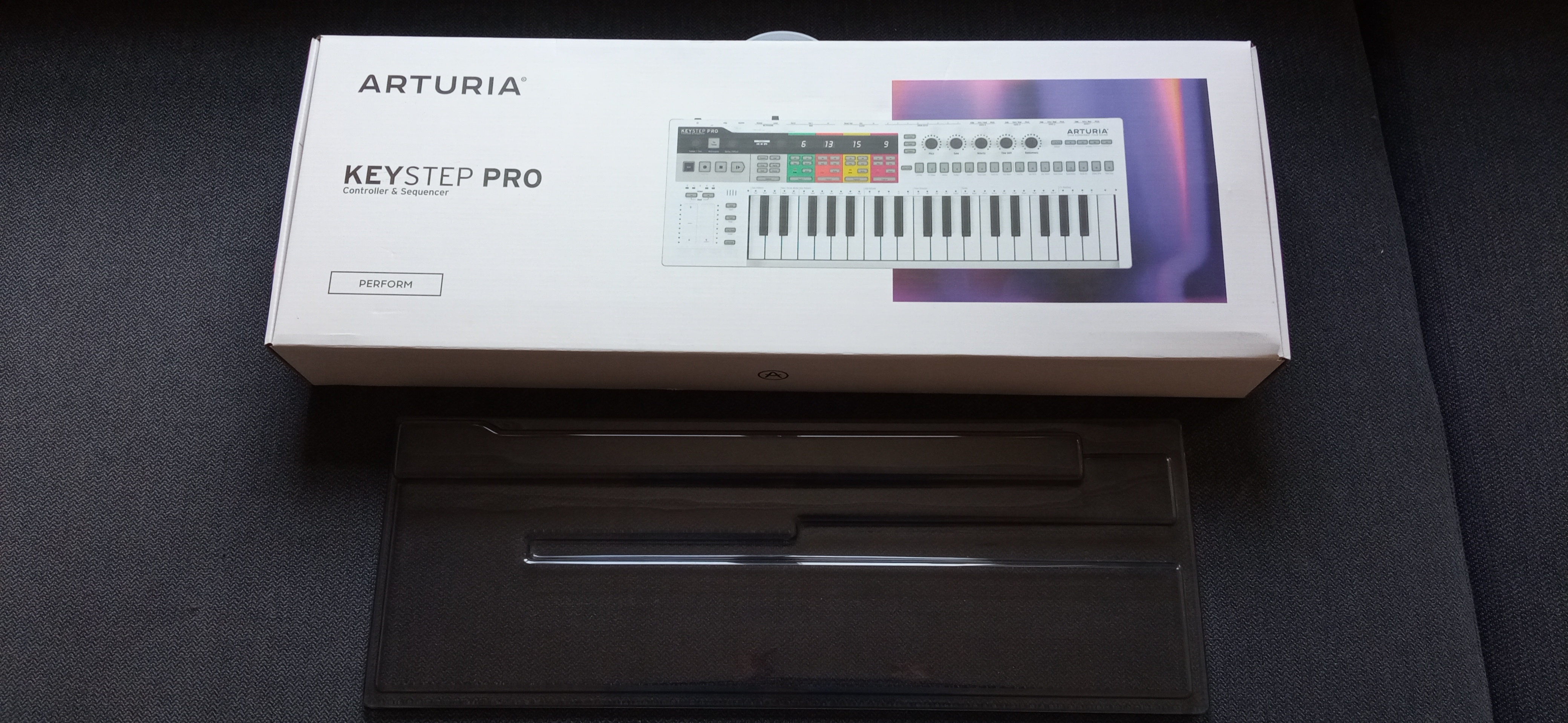 Arturia Keystep Pro closes box+decksaver