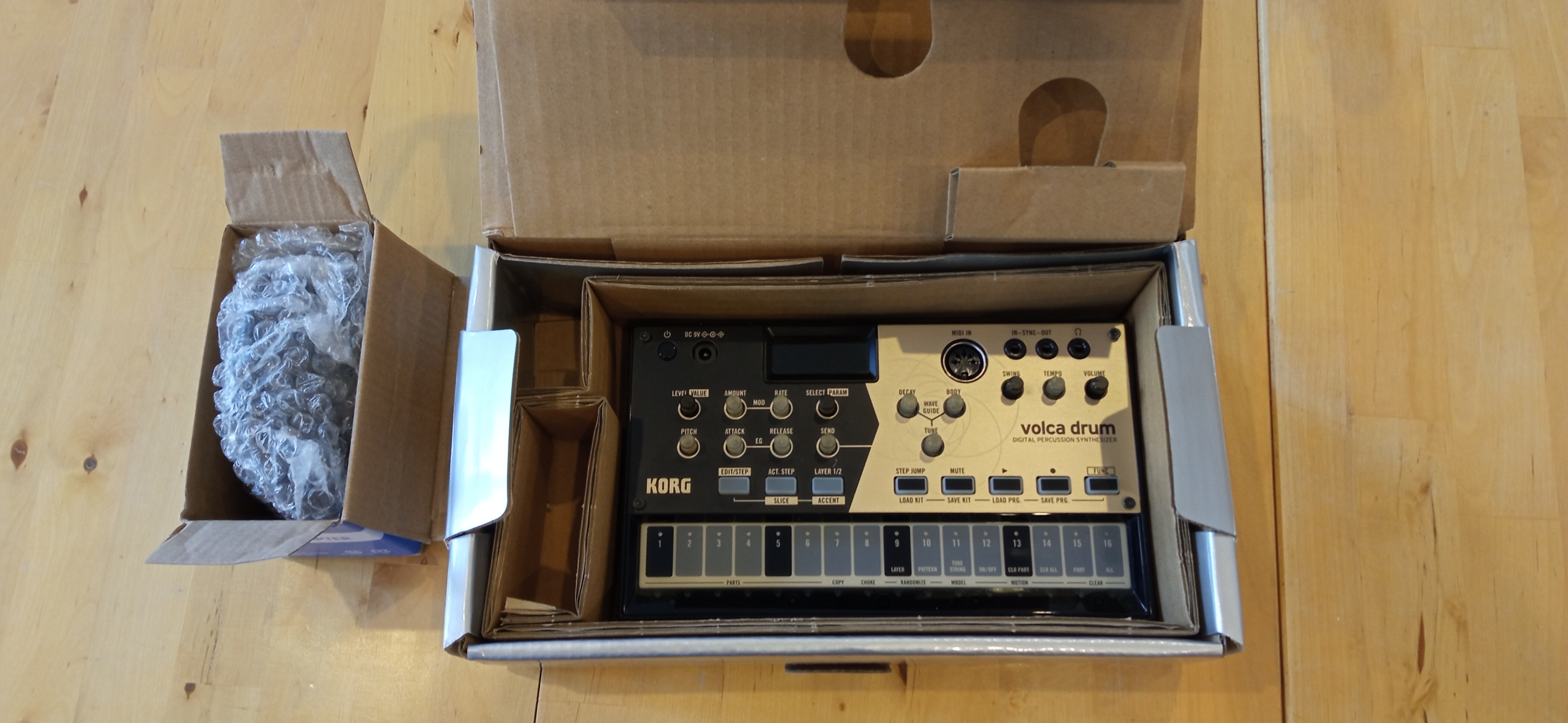 Vends pack Korg Volca Drum + Alimentation Korg KA-350, état neuf, dans son emballage d'origine