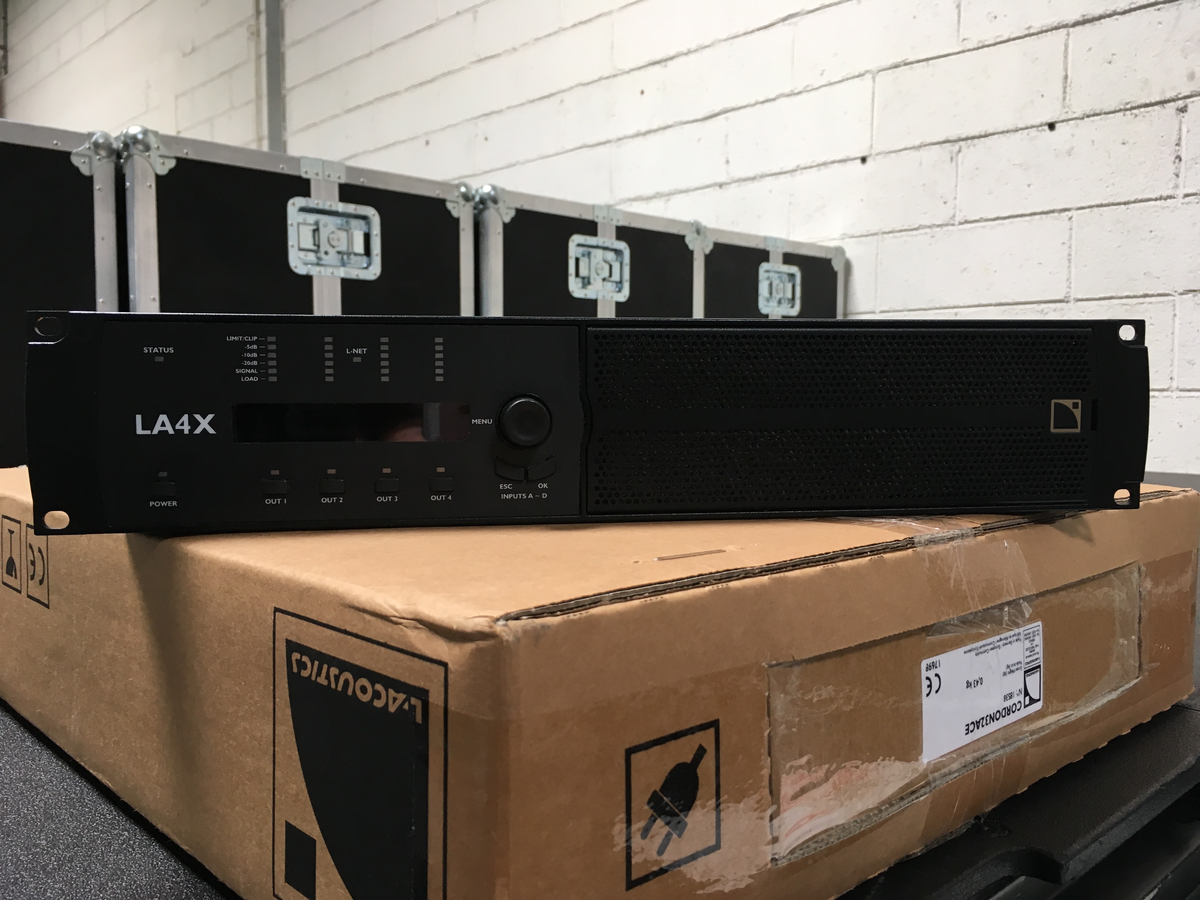 L-Acoustics LA4X - Utilisé une seule fois lors d'un événement, en excellent état.