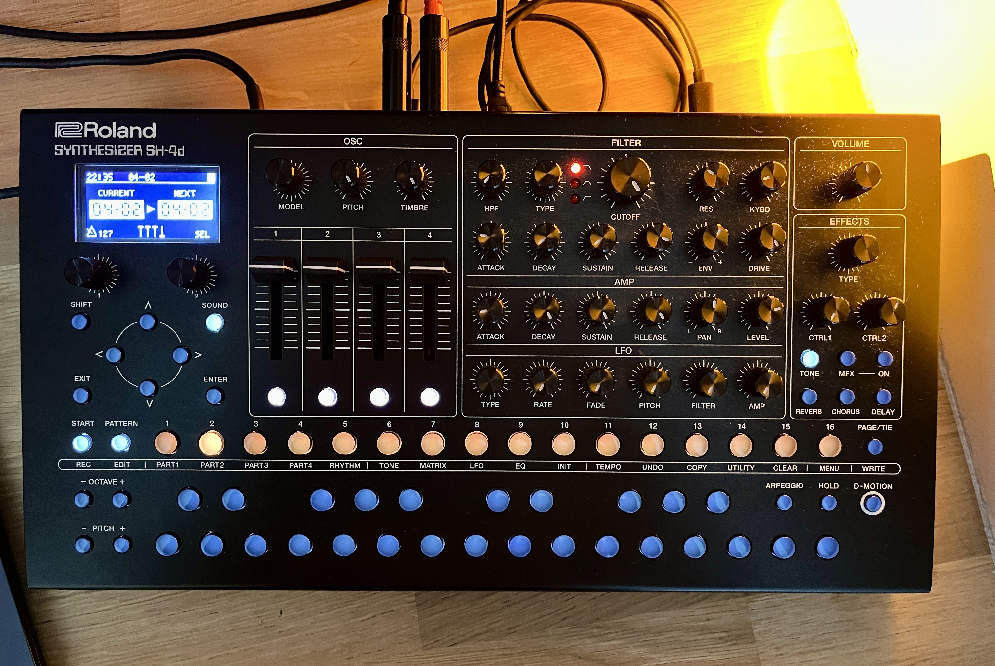 Vends Roland SH-4d