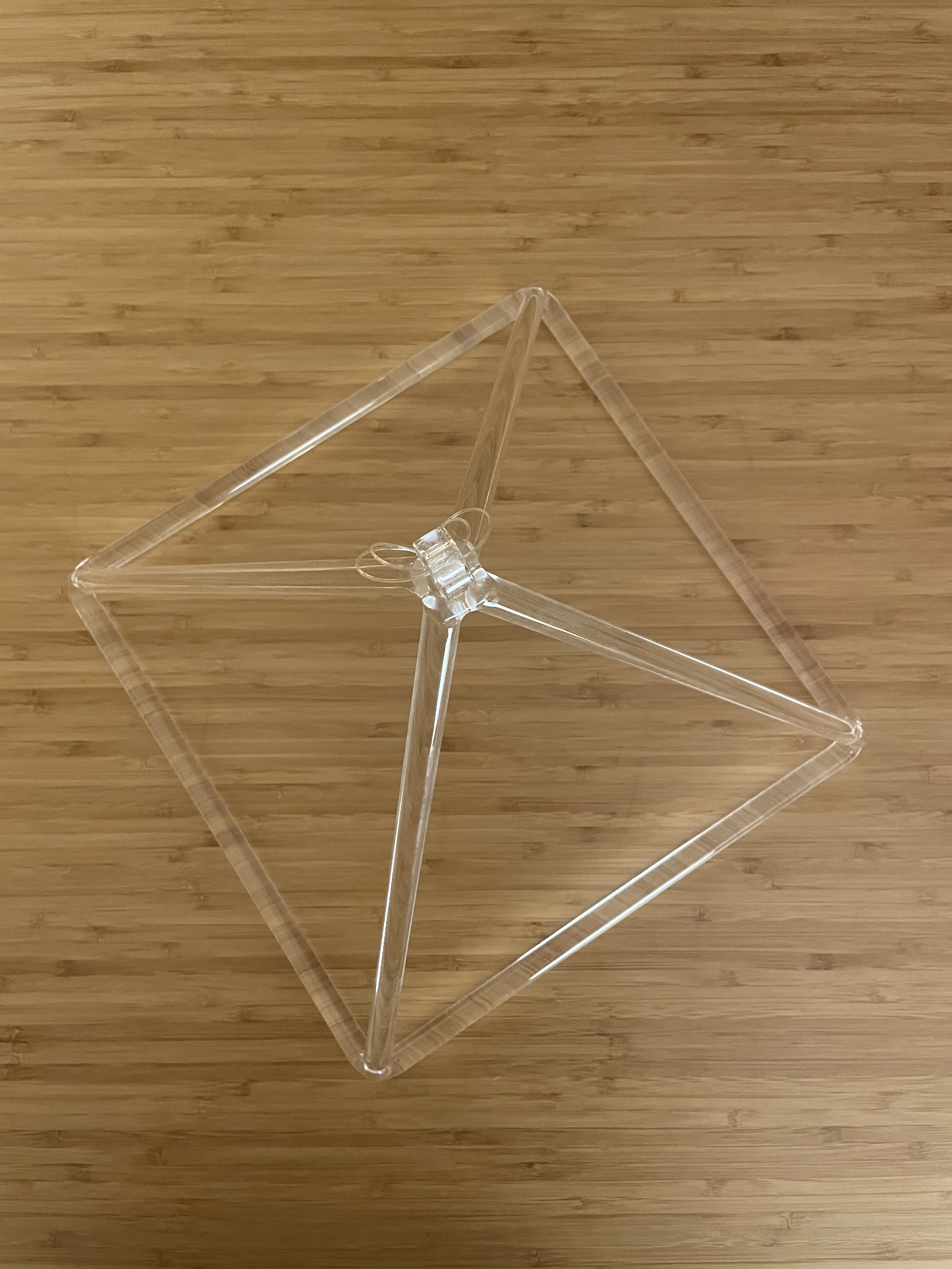 1.2. Pyramide en cristal (30 cm)