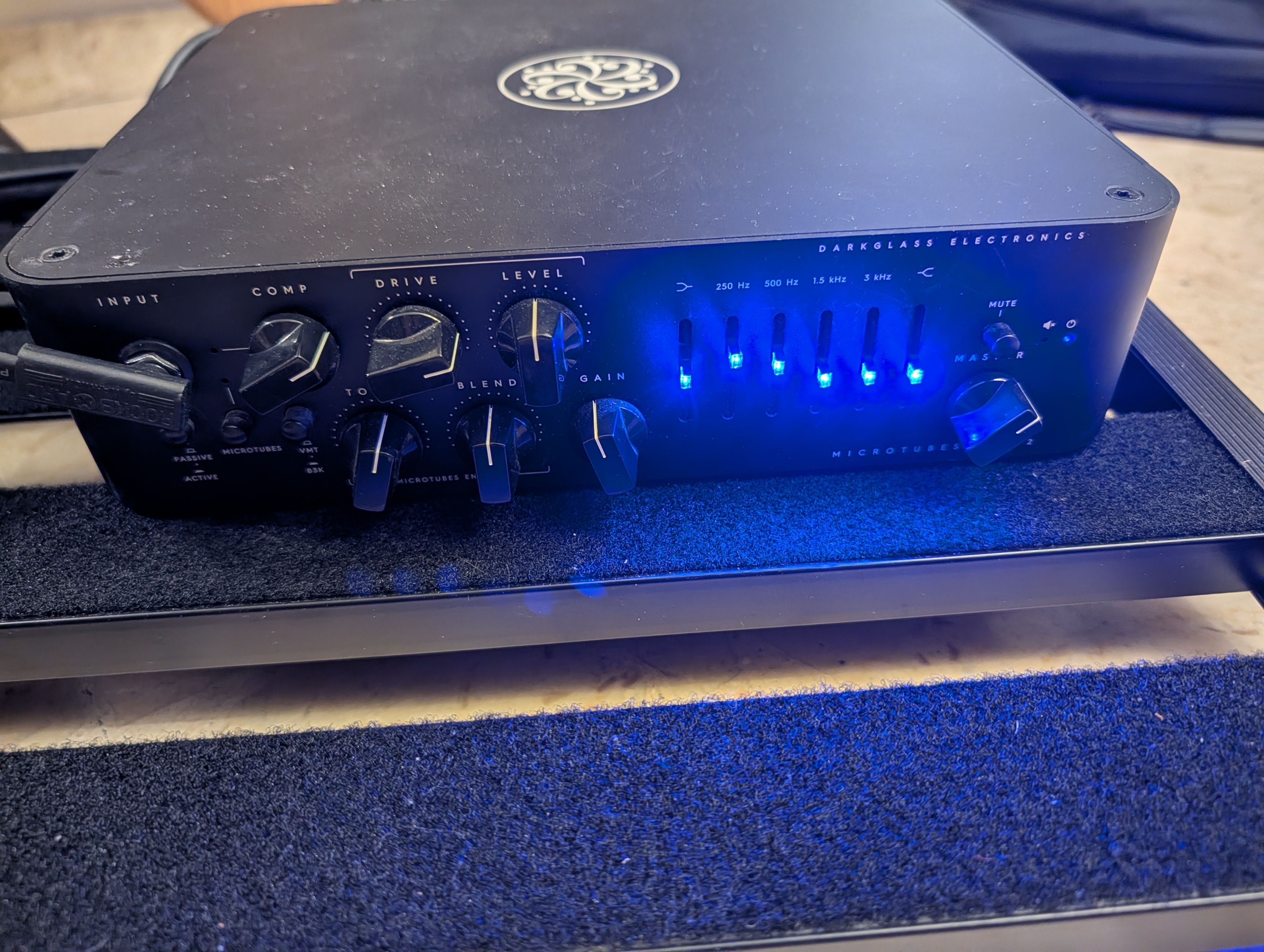 Tête d'ampli darkglass microtubes v2 comme neuve 