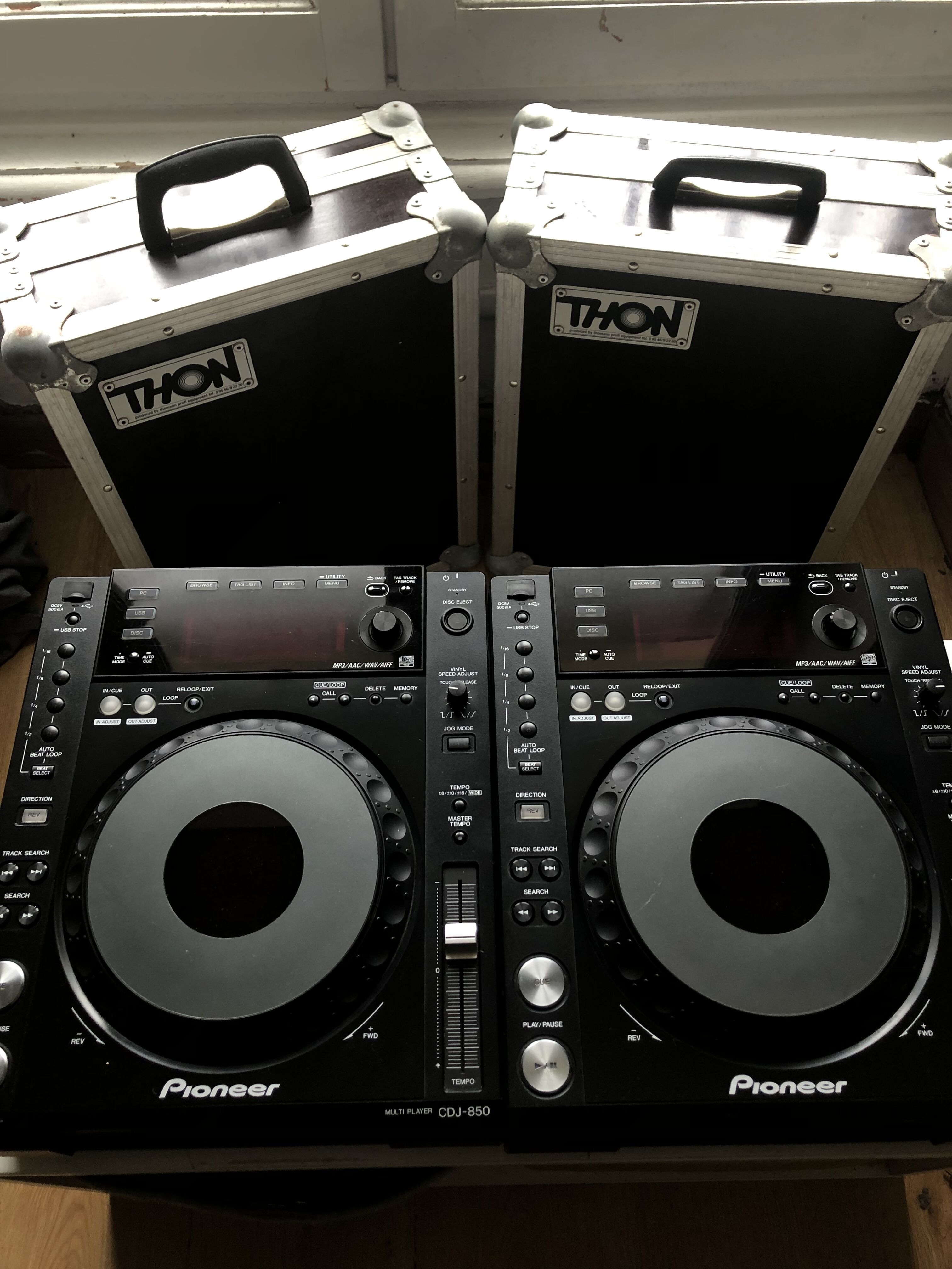 Paire de CDJ 850 + flight case 