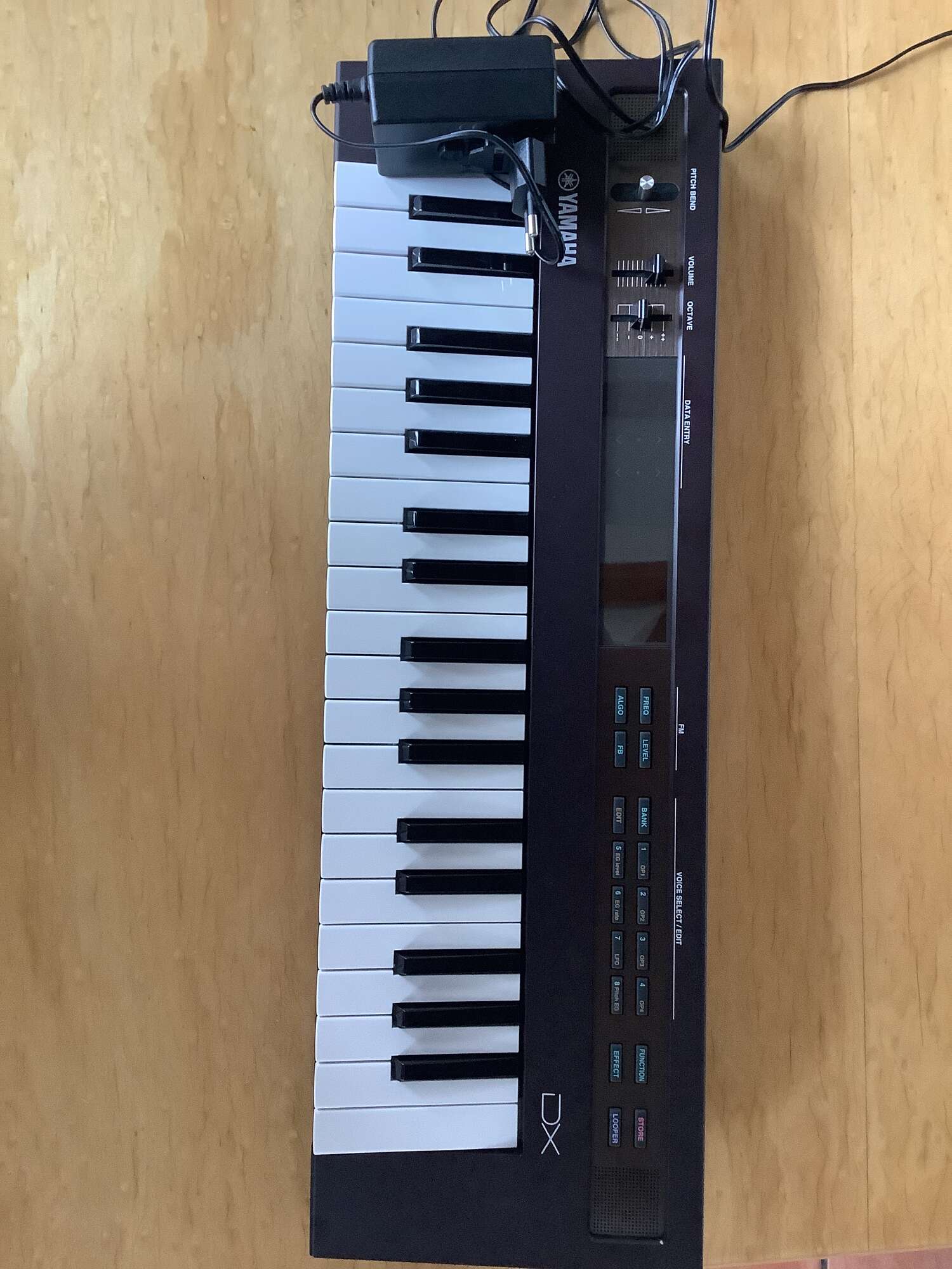 Vends YAMAHA Reface DX utilisez uniquement le jour de l'achat