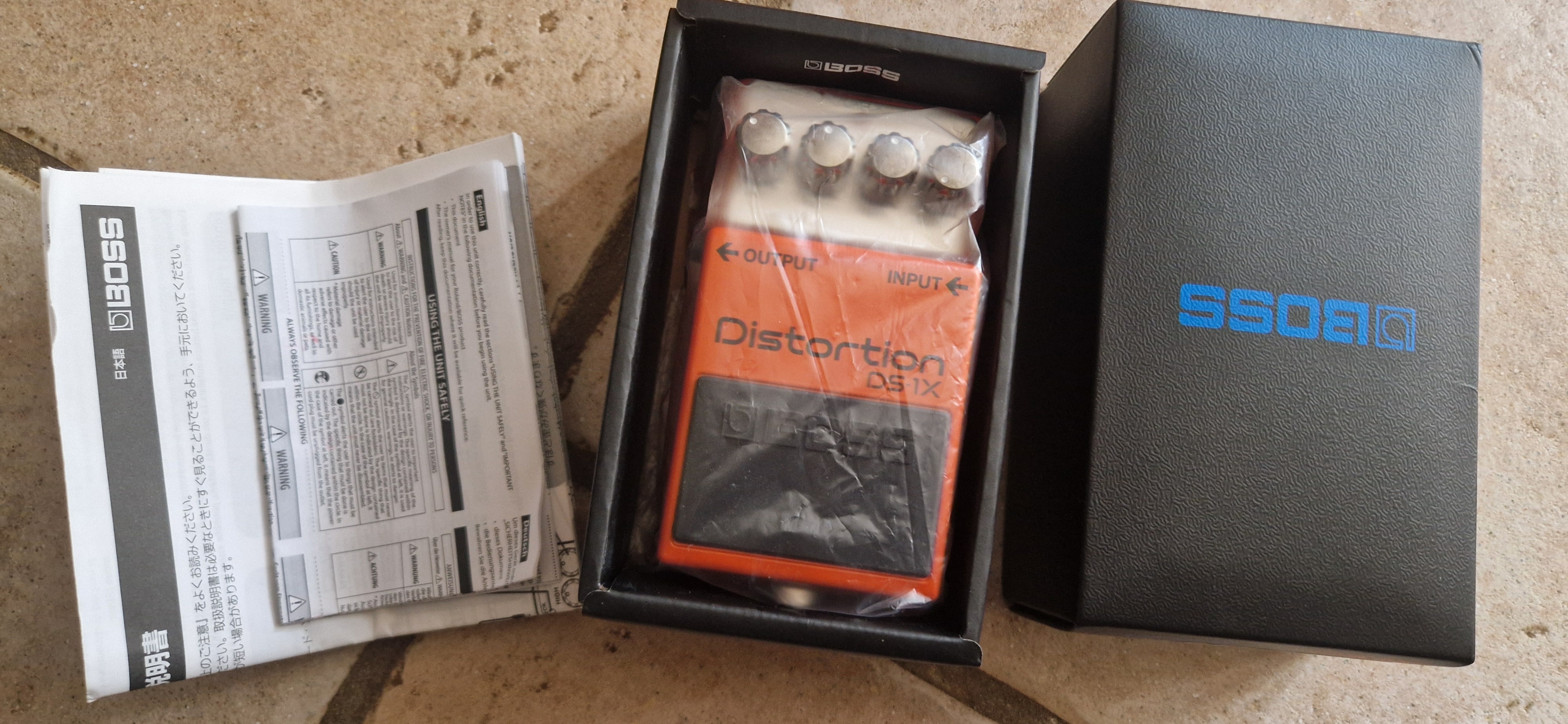 Vends pédale Distorsion Boss DS-1X neuve