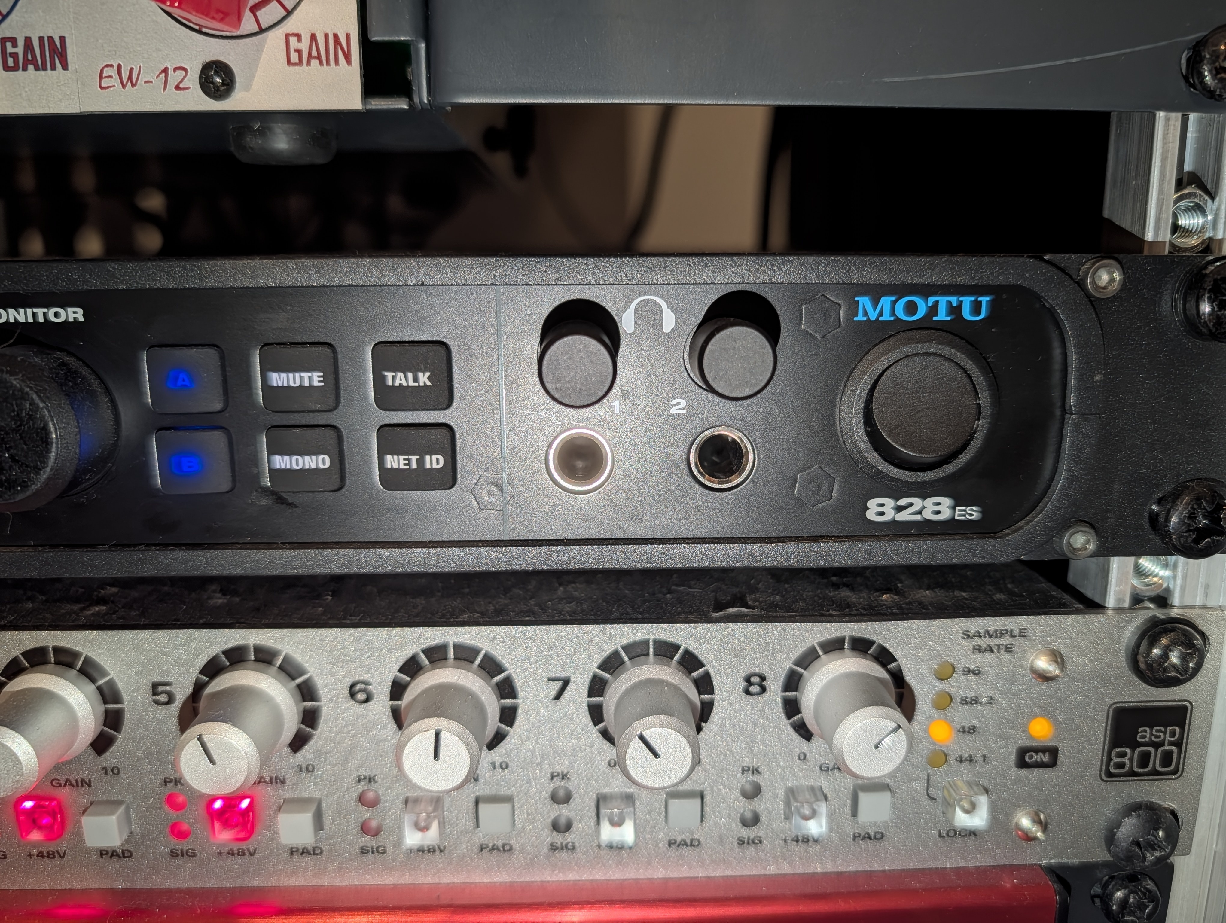 Motu 828 es
