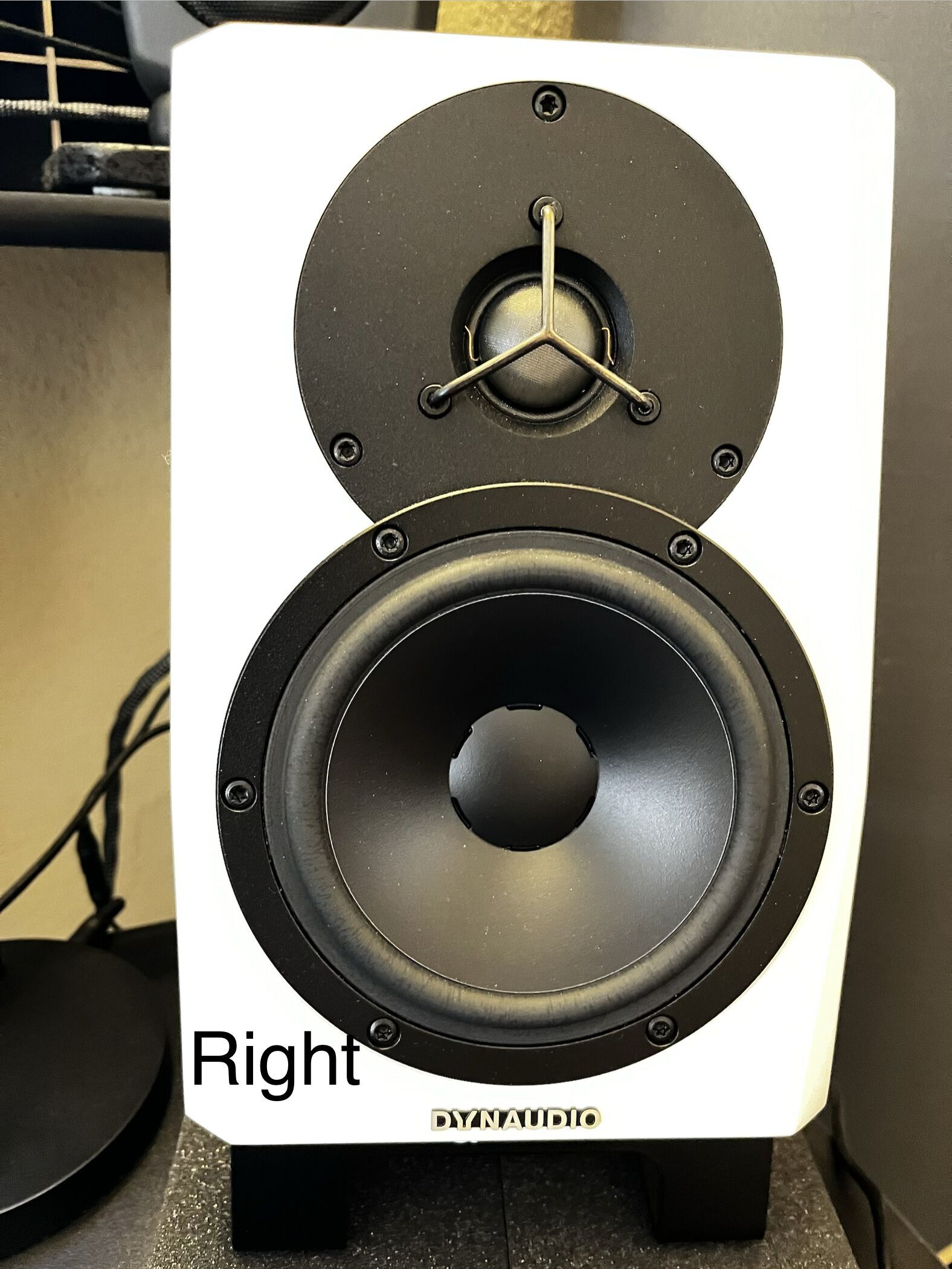 VDS une paire de Dynaudio Lyd 5 Blanche ( février 2026) garantie 3 ans