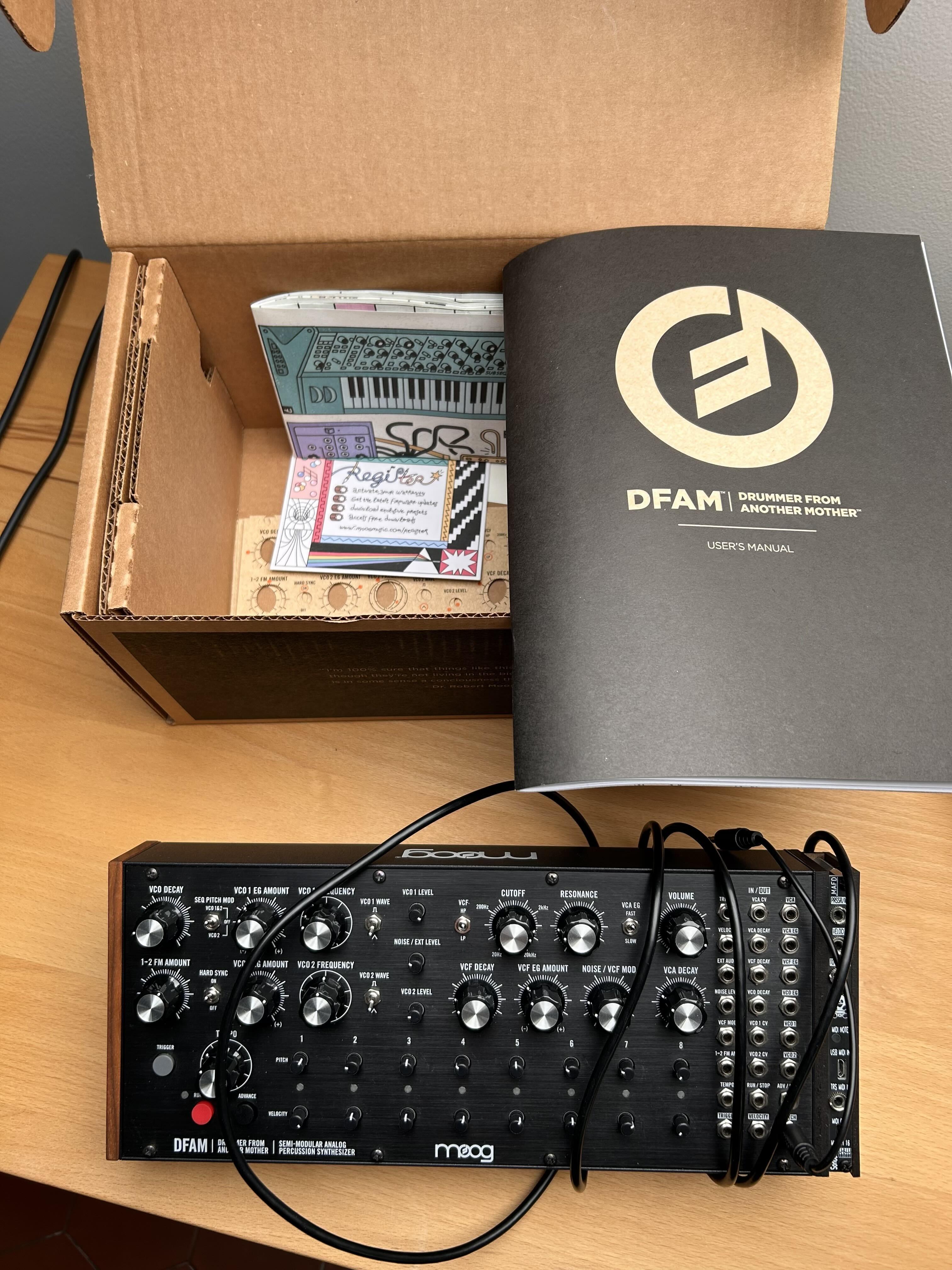 Moog Music DFAM (Drummer From Another Mother) (2430)