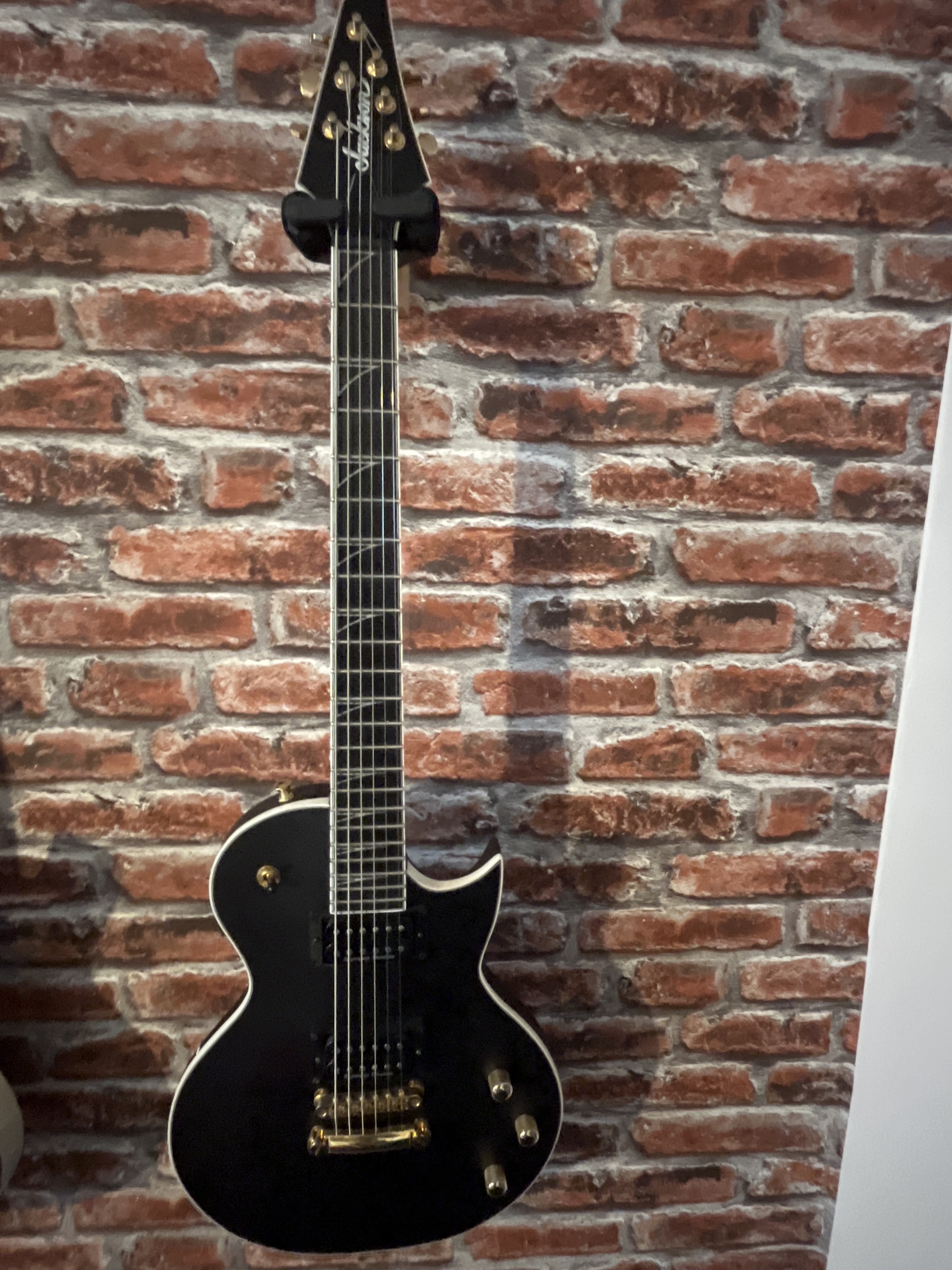 Vends Jackson pro série Monarkh noir doré 