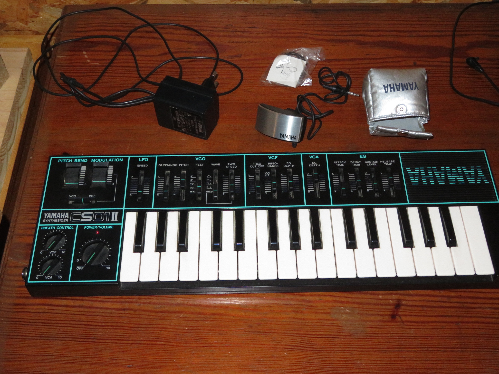 Vends synthé analogique Yamaha CS-01 version II