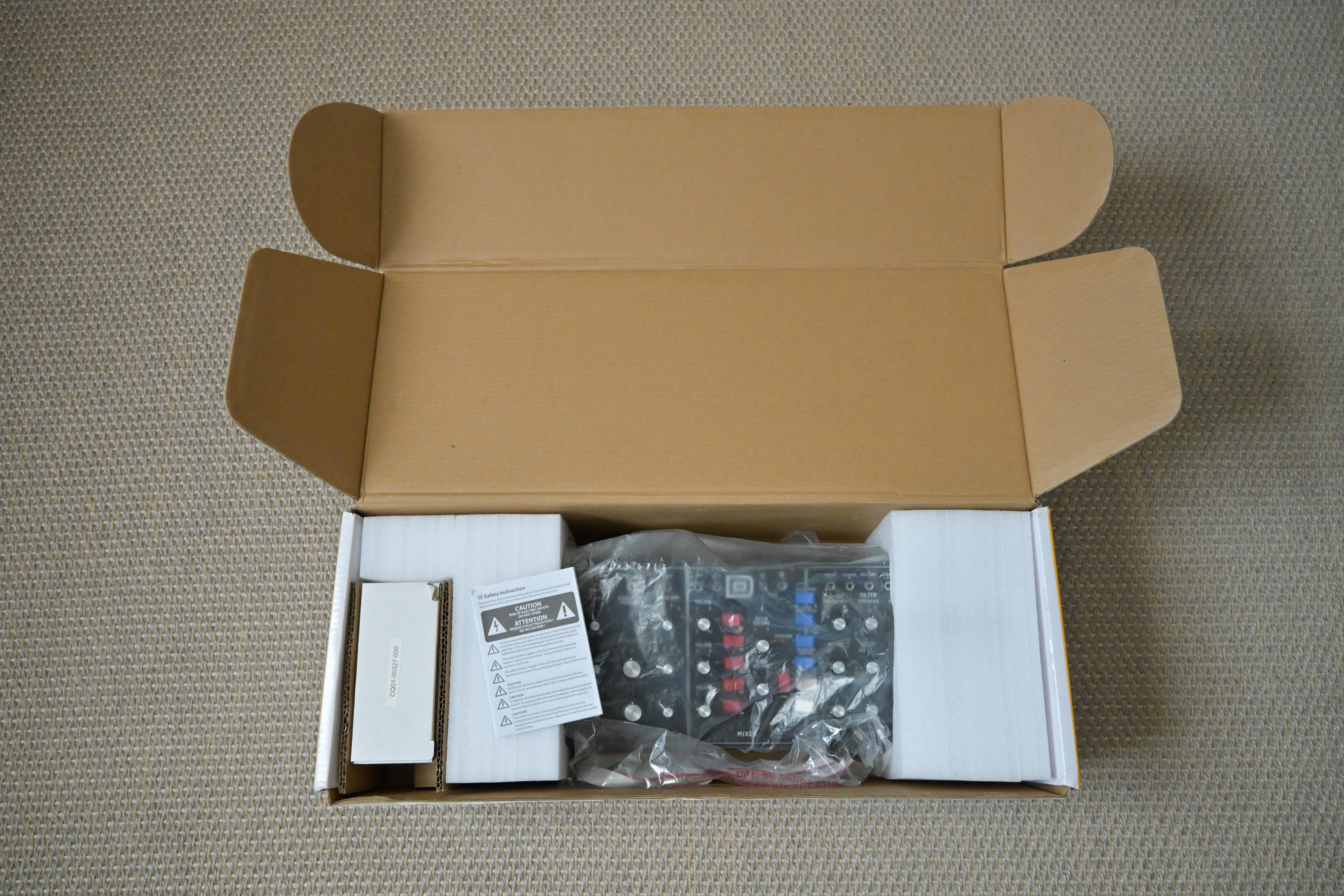 Behringer Model D (77530)