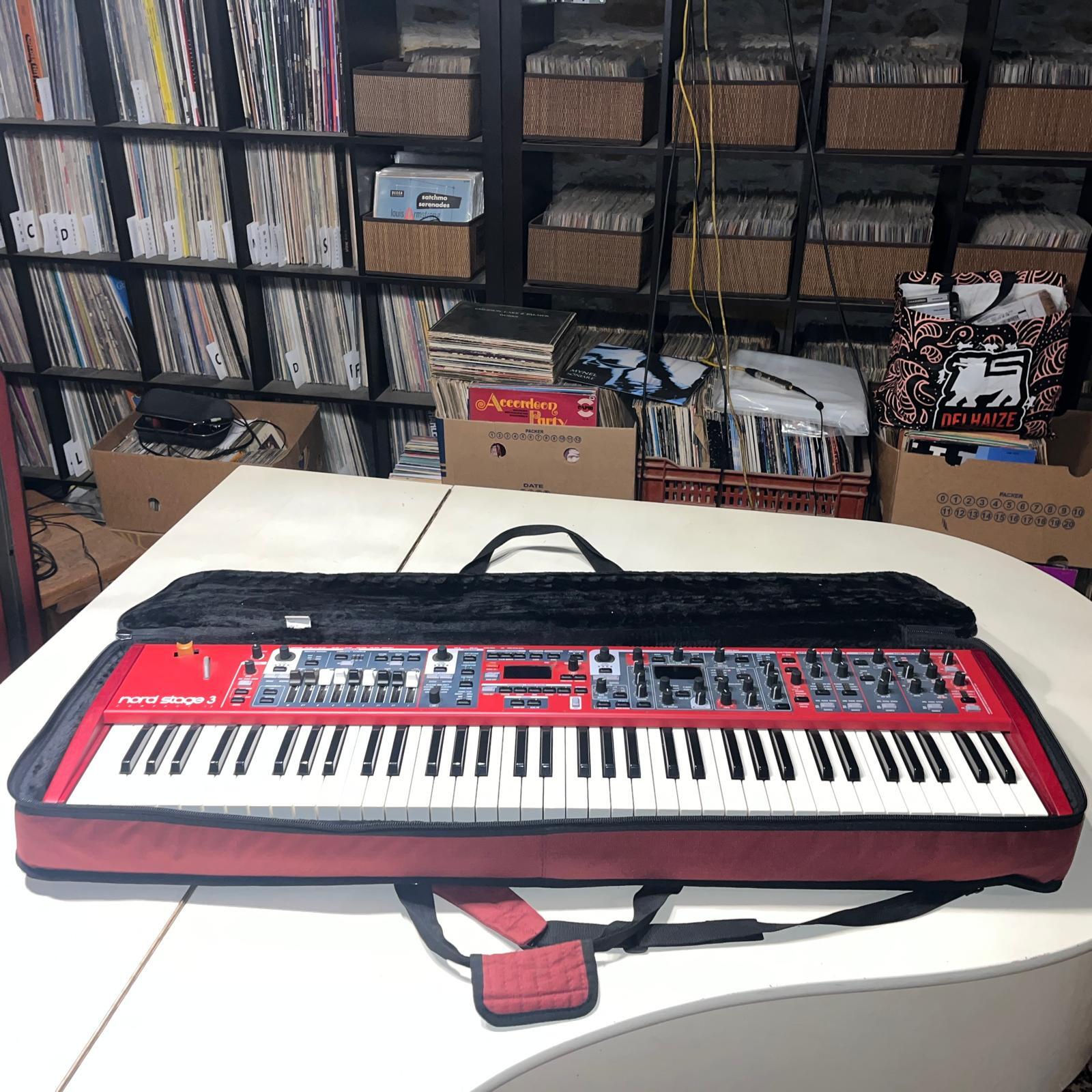 Nord Stage 3 Compact avec son gigbag - le tout comme neuf !