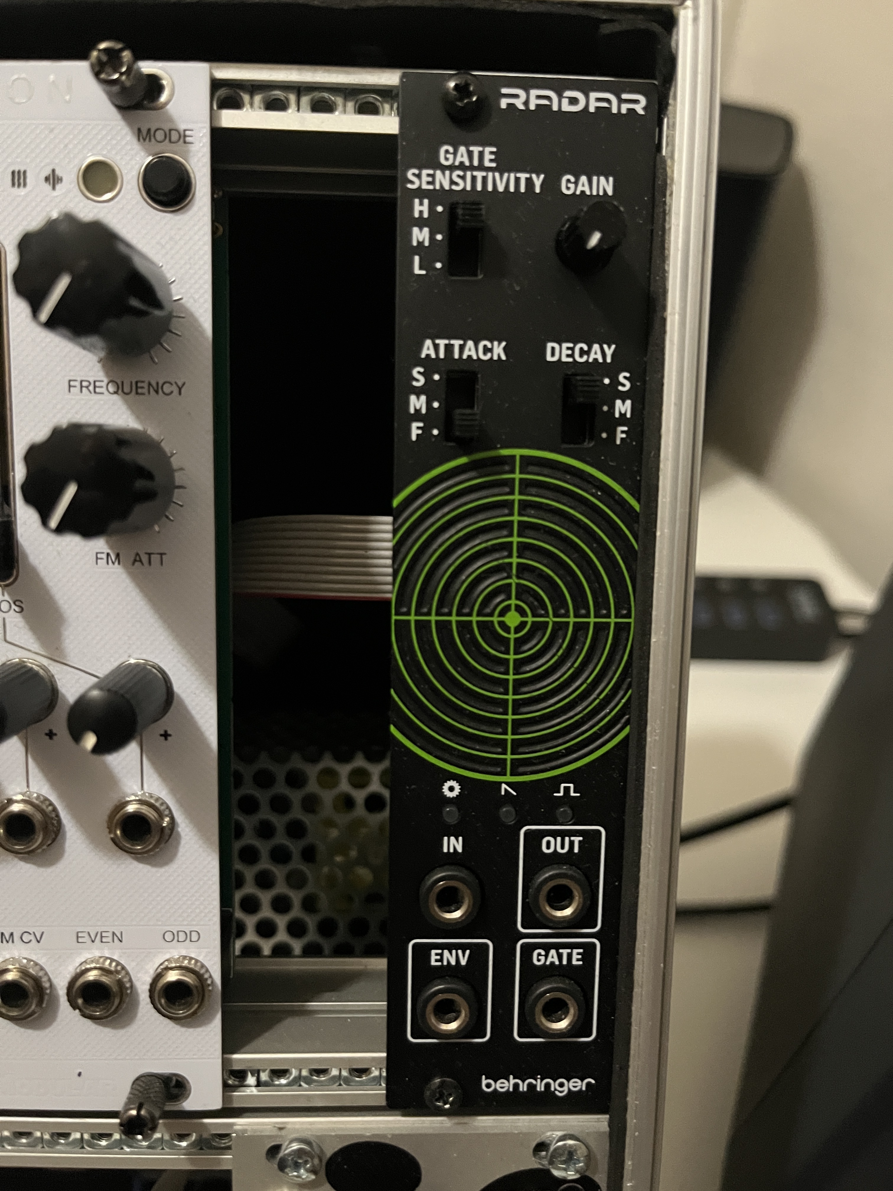 Vends Behringer Radar – Eurorack Microphone de contact & suiveur d’enveloppe