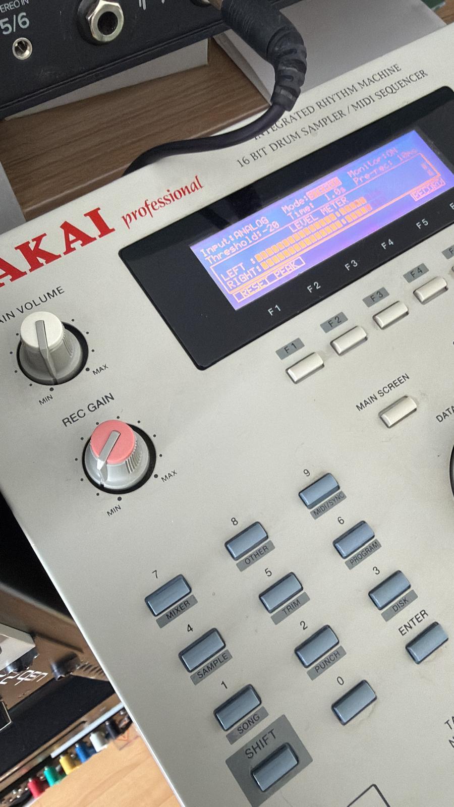 AKAI mpc 2000 LCD original 